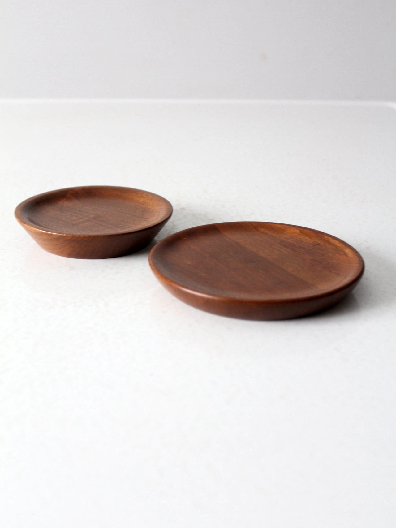 mid century Kustom Kraft walnut plates pair