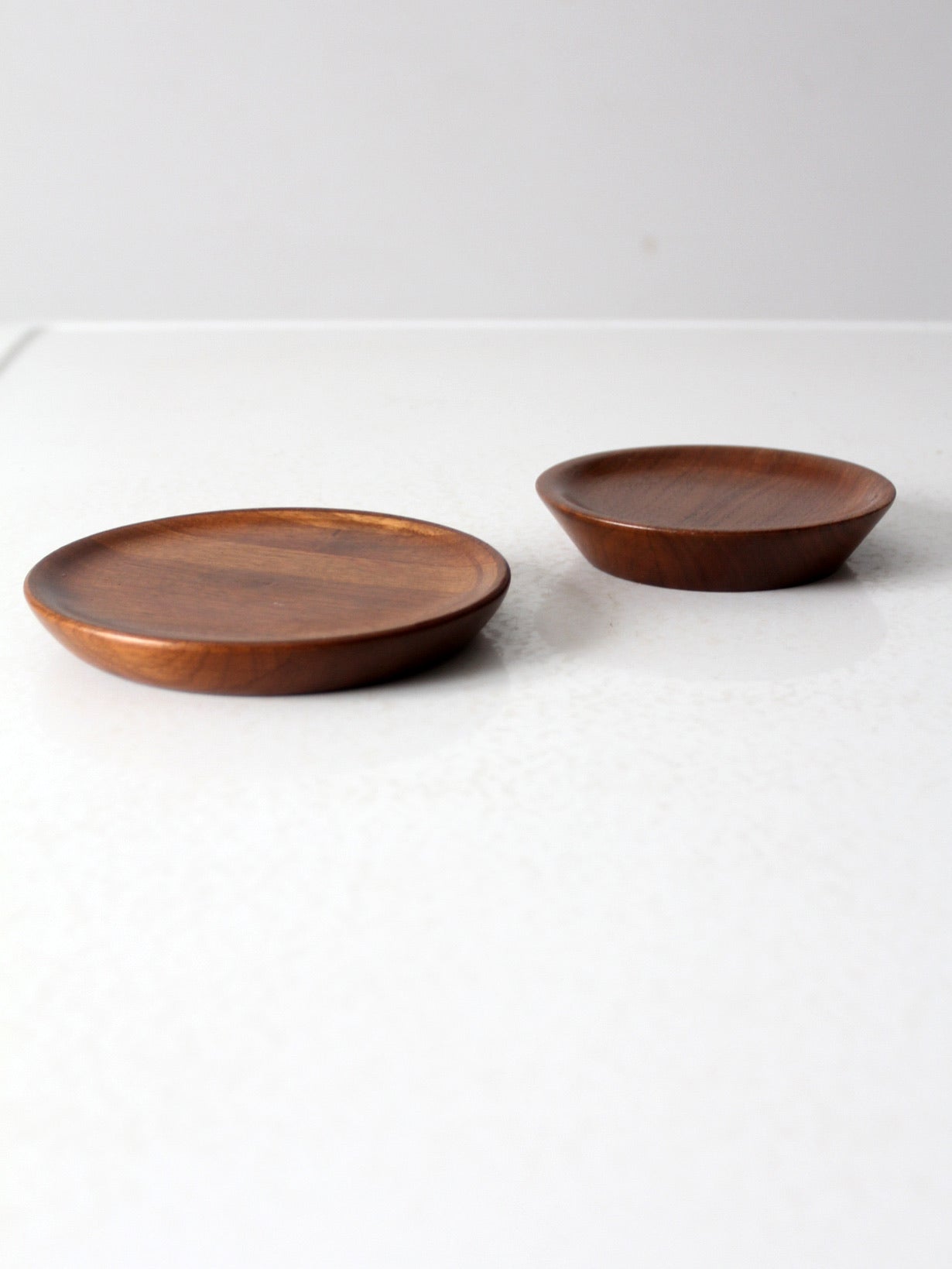 mid century Kustom Kraft walnut plates pair