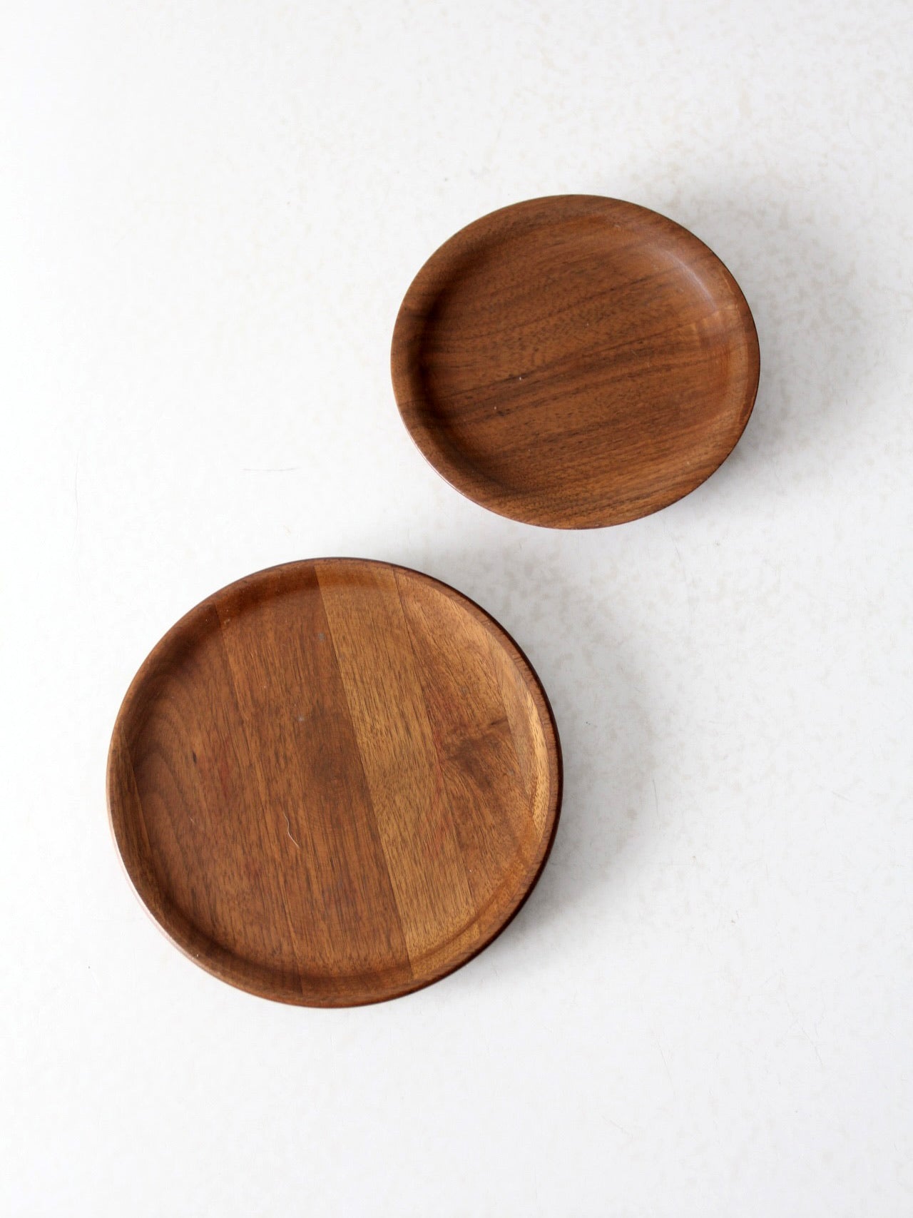 mid century Kustom Kraft walnut plates pair