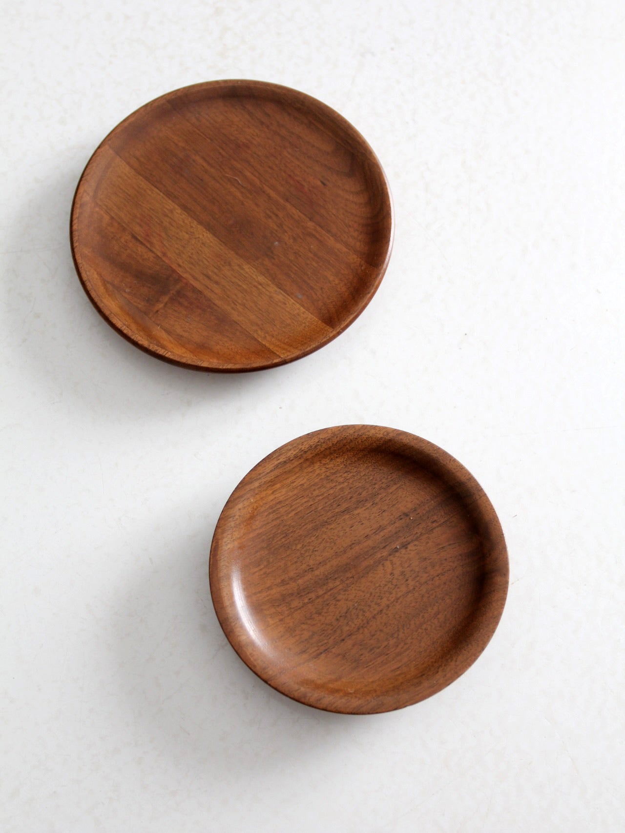 mid century Kustom Kraft walnut plates pair