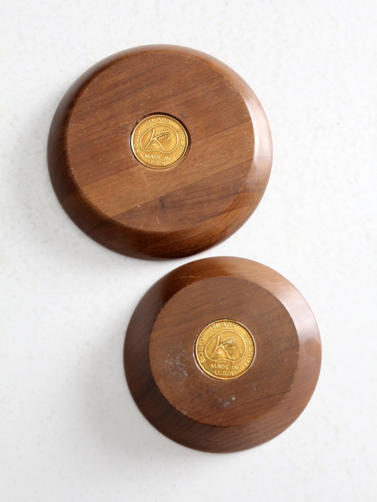 mid century Kustom Kraft walnut plates pair