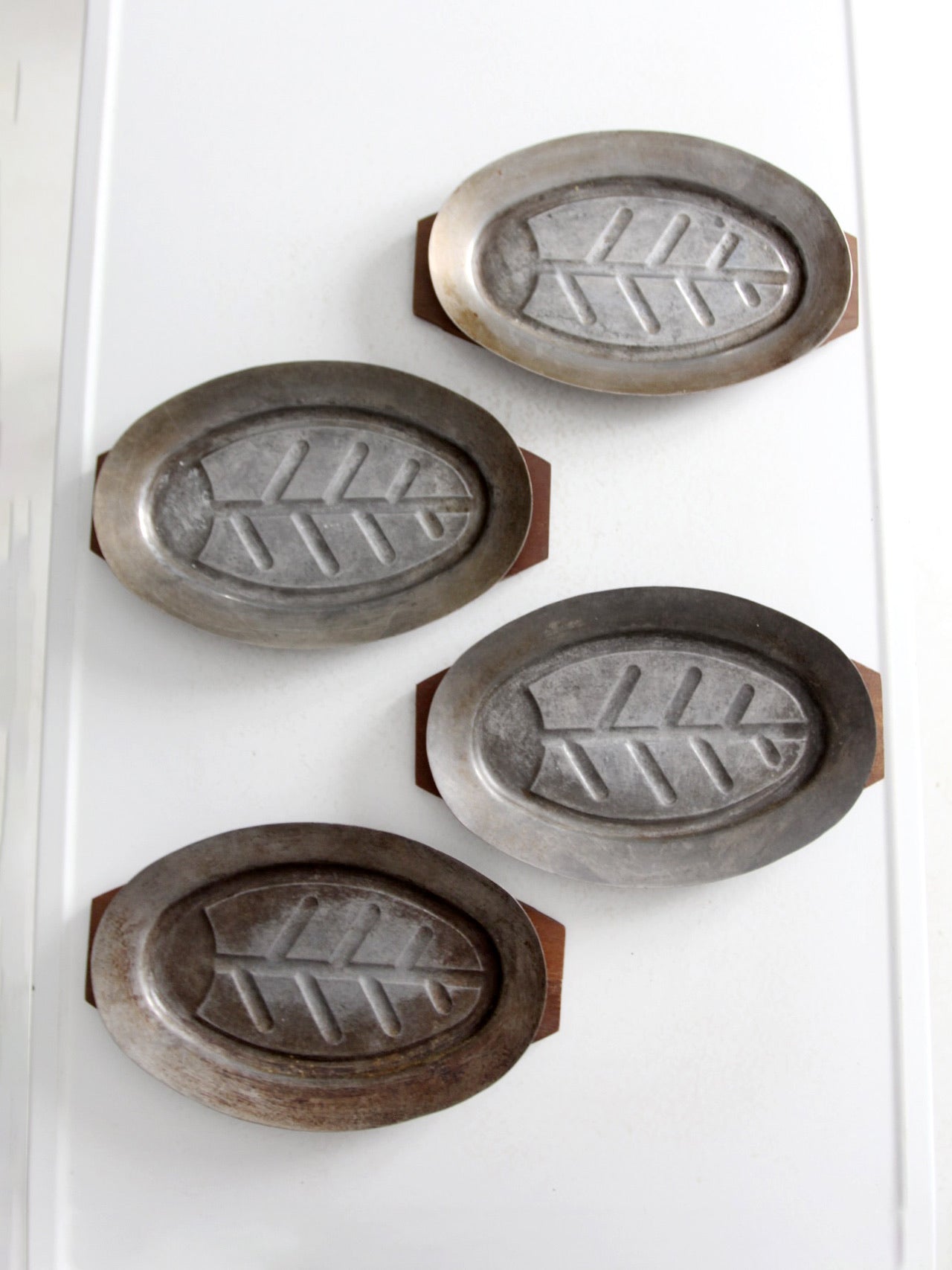 mid century sizzler plates set of 4