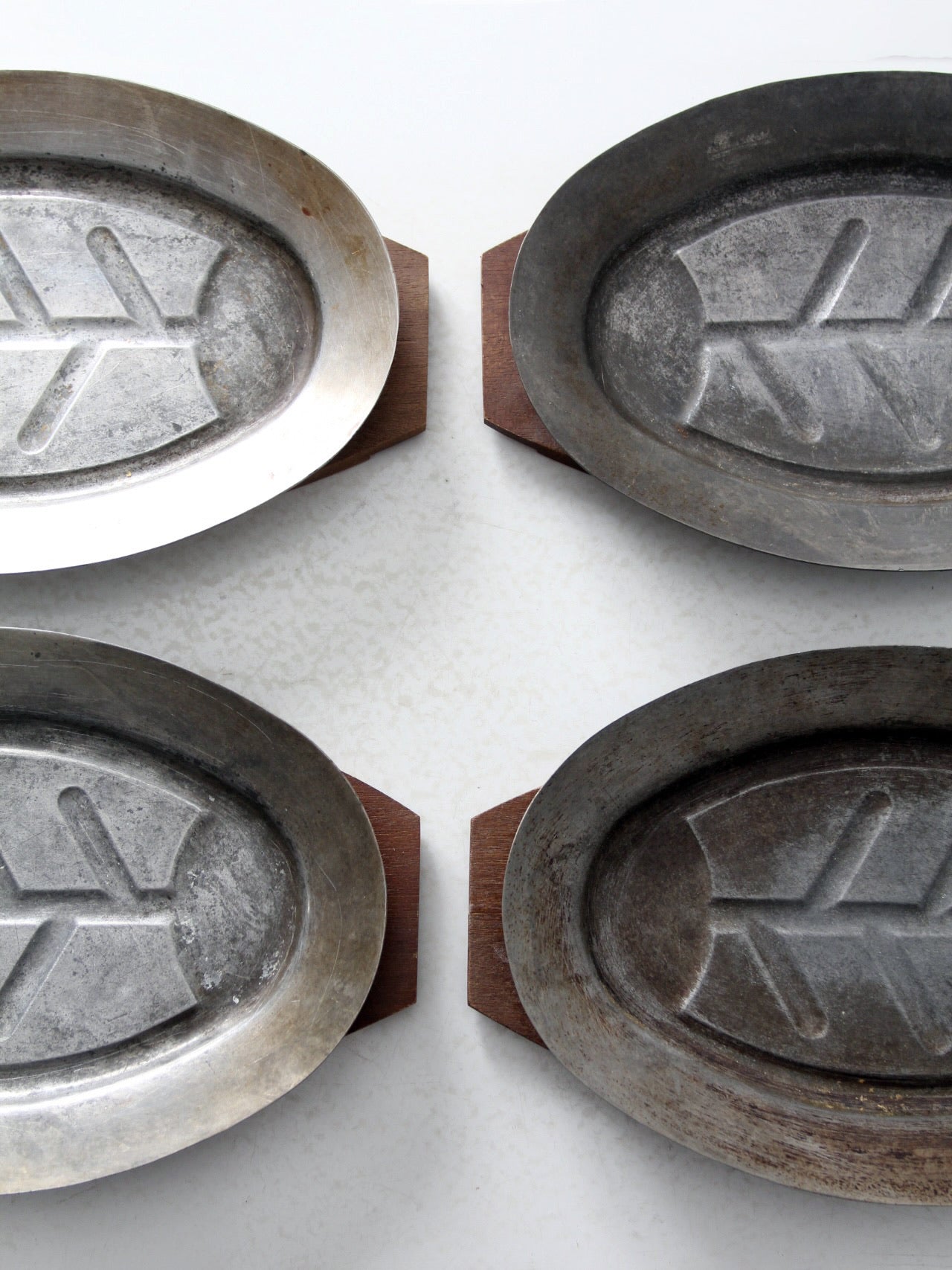 mid century sizzler plates set of 4