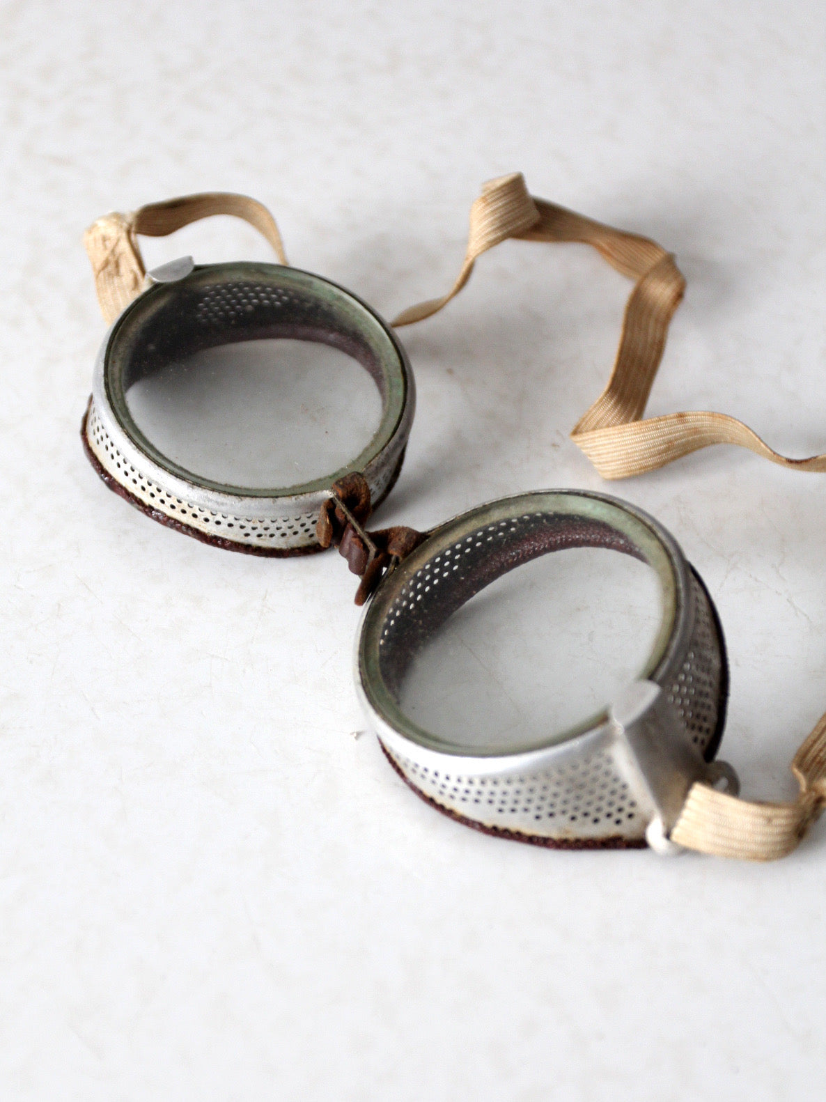 vintage 1940's Wilson goggles with case