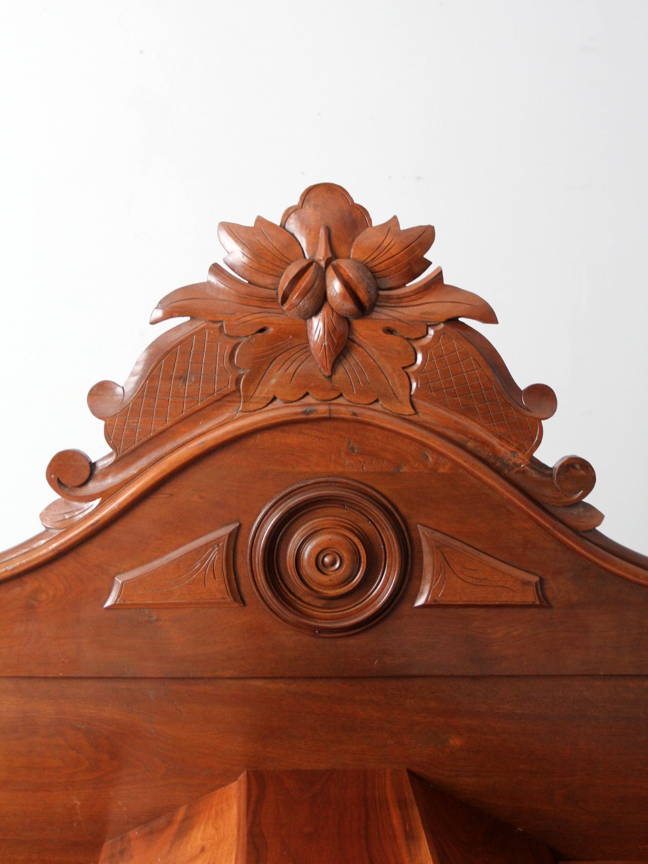 Victorian style carved wood footboard bench