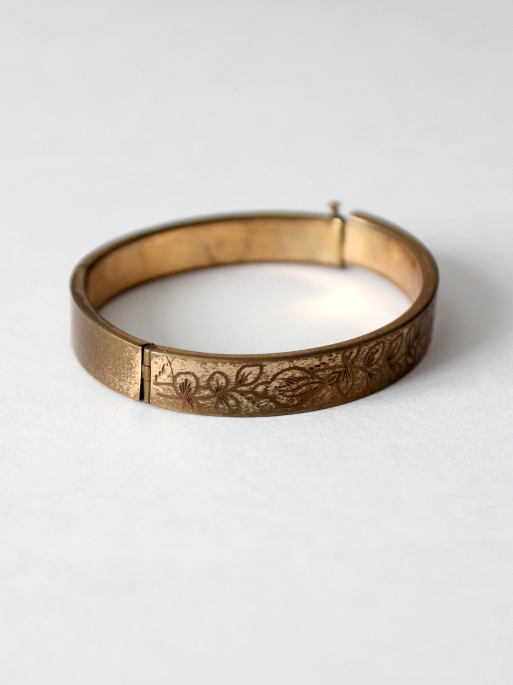 vintage gold tone etched bangle bracelet