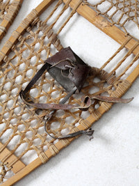vintage snowshoes