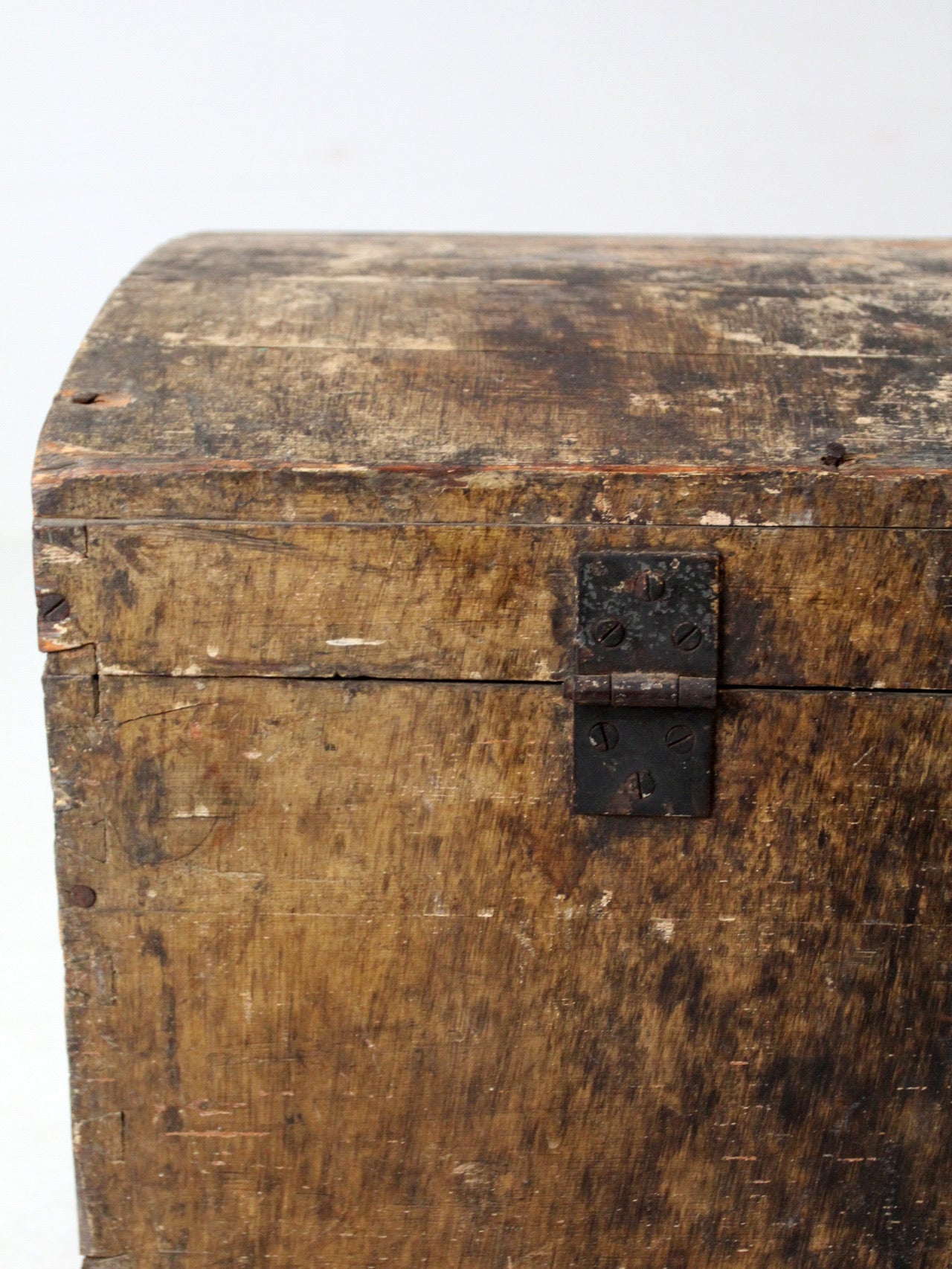 1800s Scandinavian dome trunk top trunk