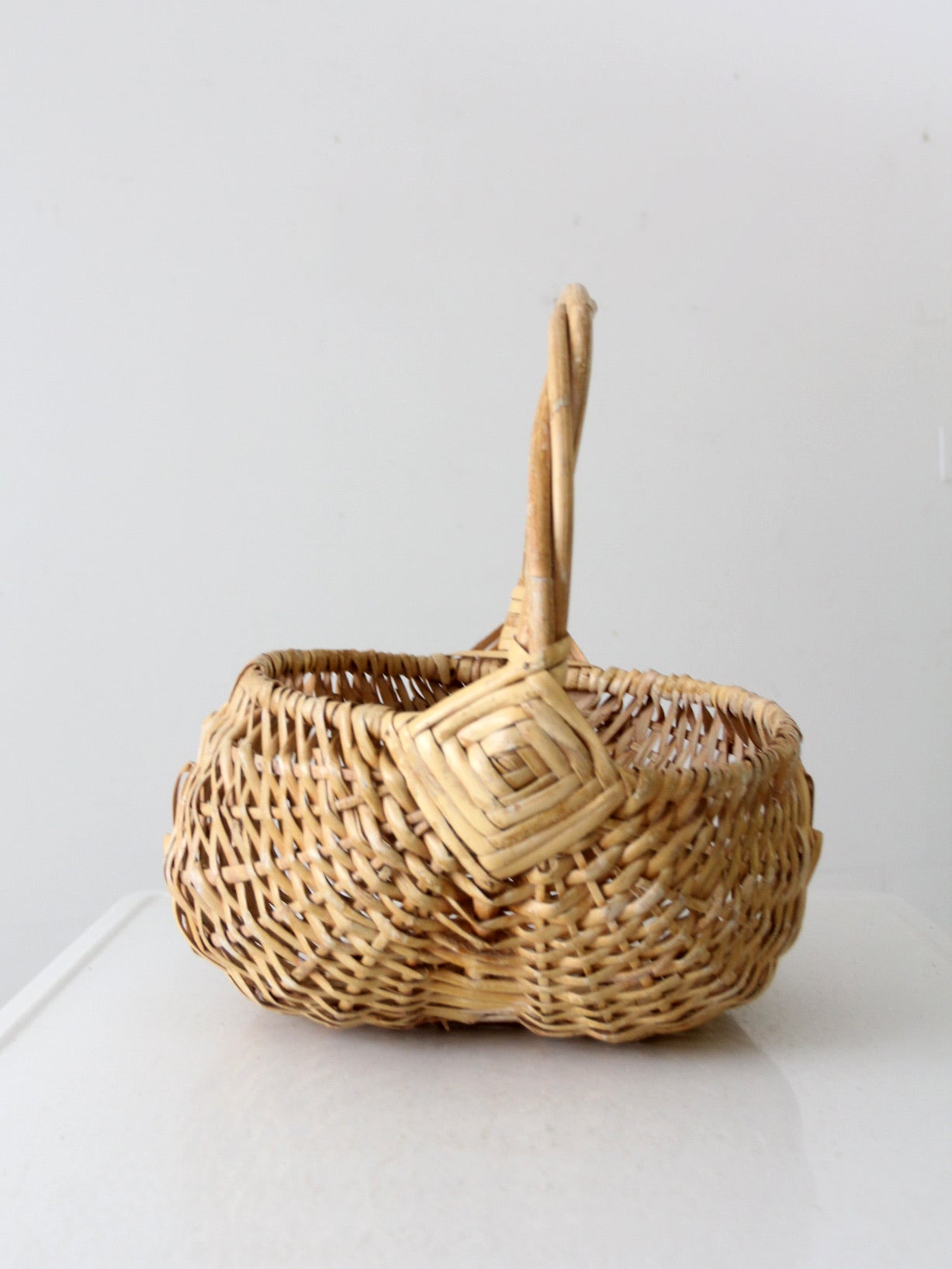 vintage gathering buttocks basket