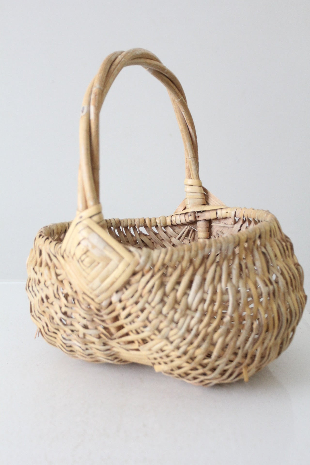 vintage gathering buttocks basket