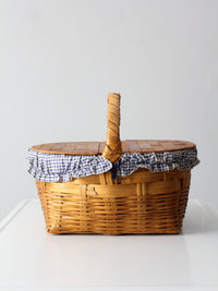 vintage picnic basket with lining