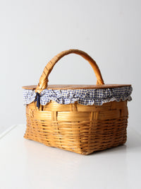 vintage picnic basket with lining