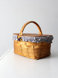 vintage picnic basket with lining