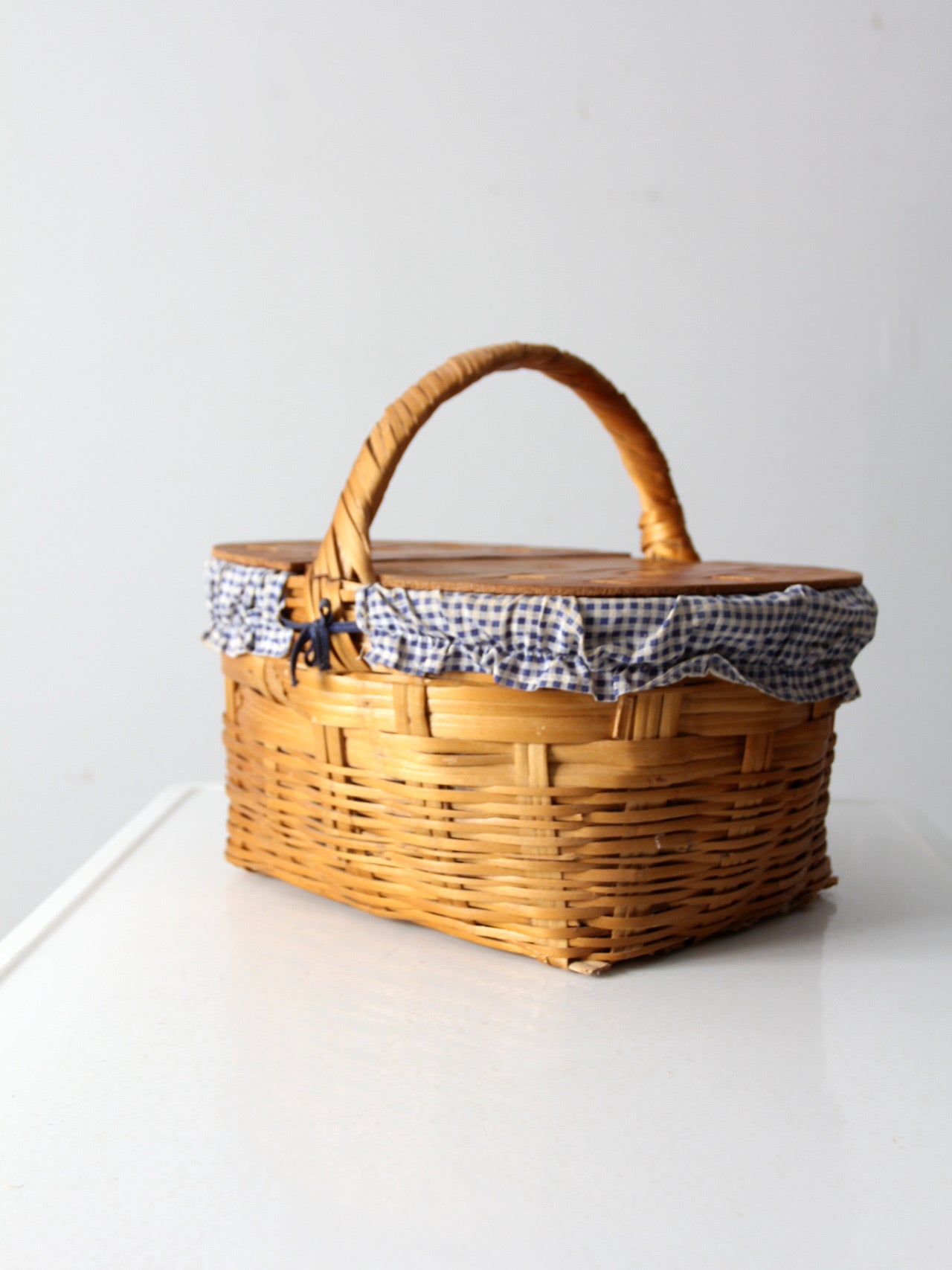 vintage picnic basket with lining