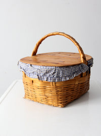 vintage picnic basket with lining
