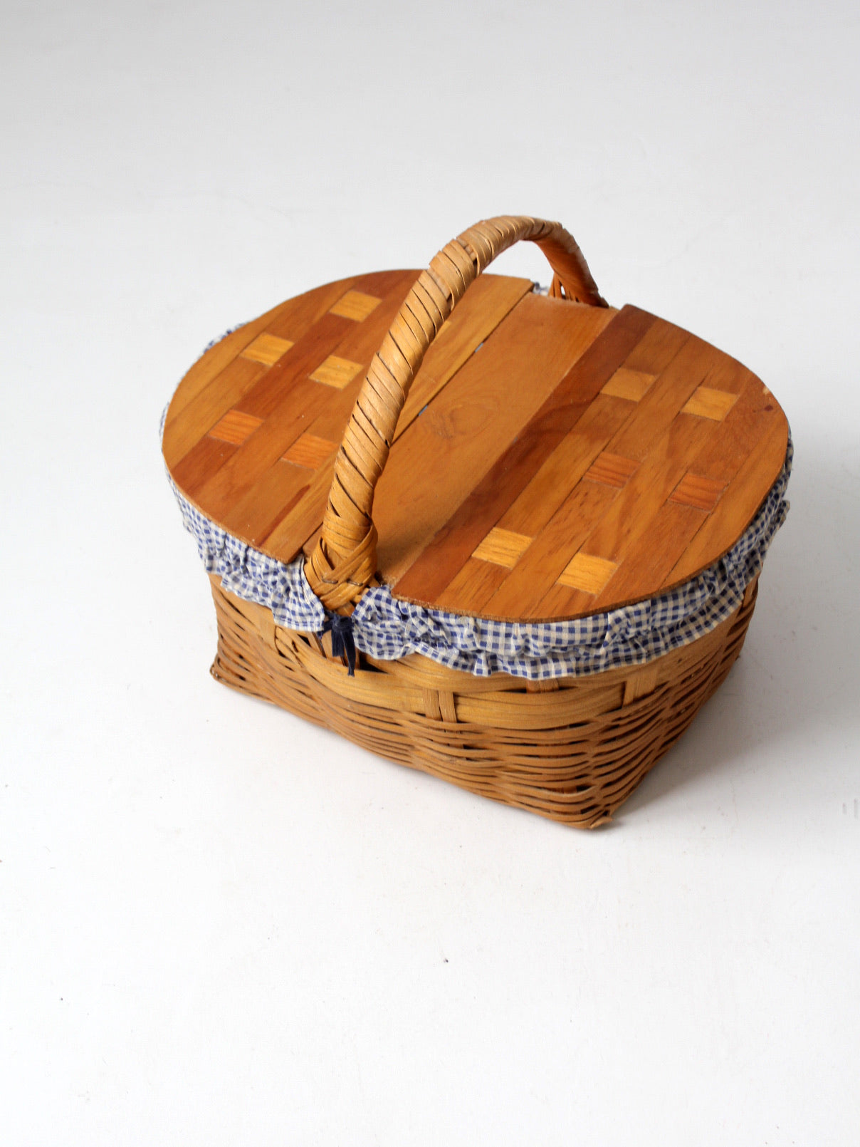 vintage picnic basket with lining