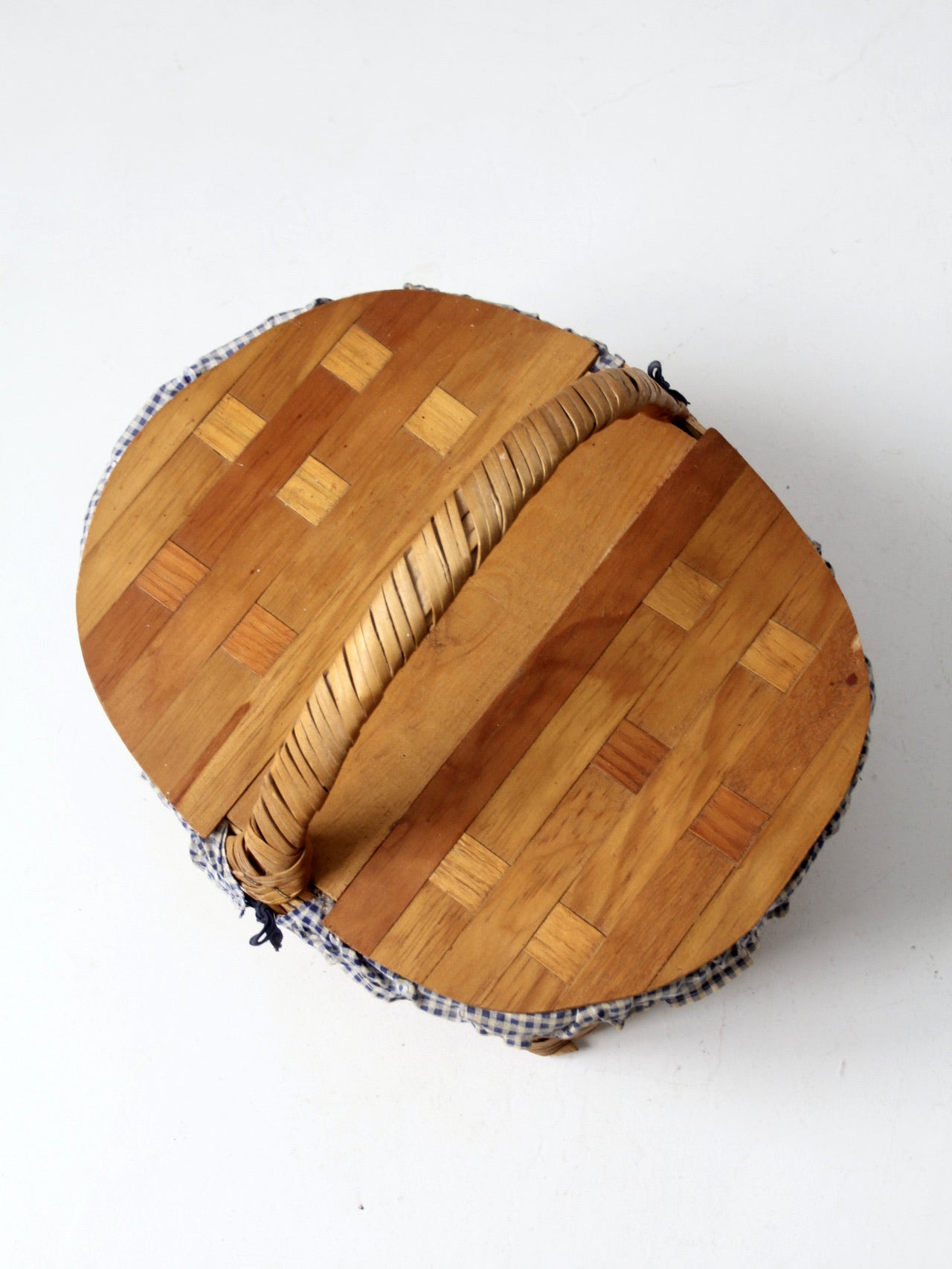 vintage picnic basket with lining