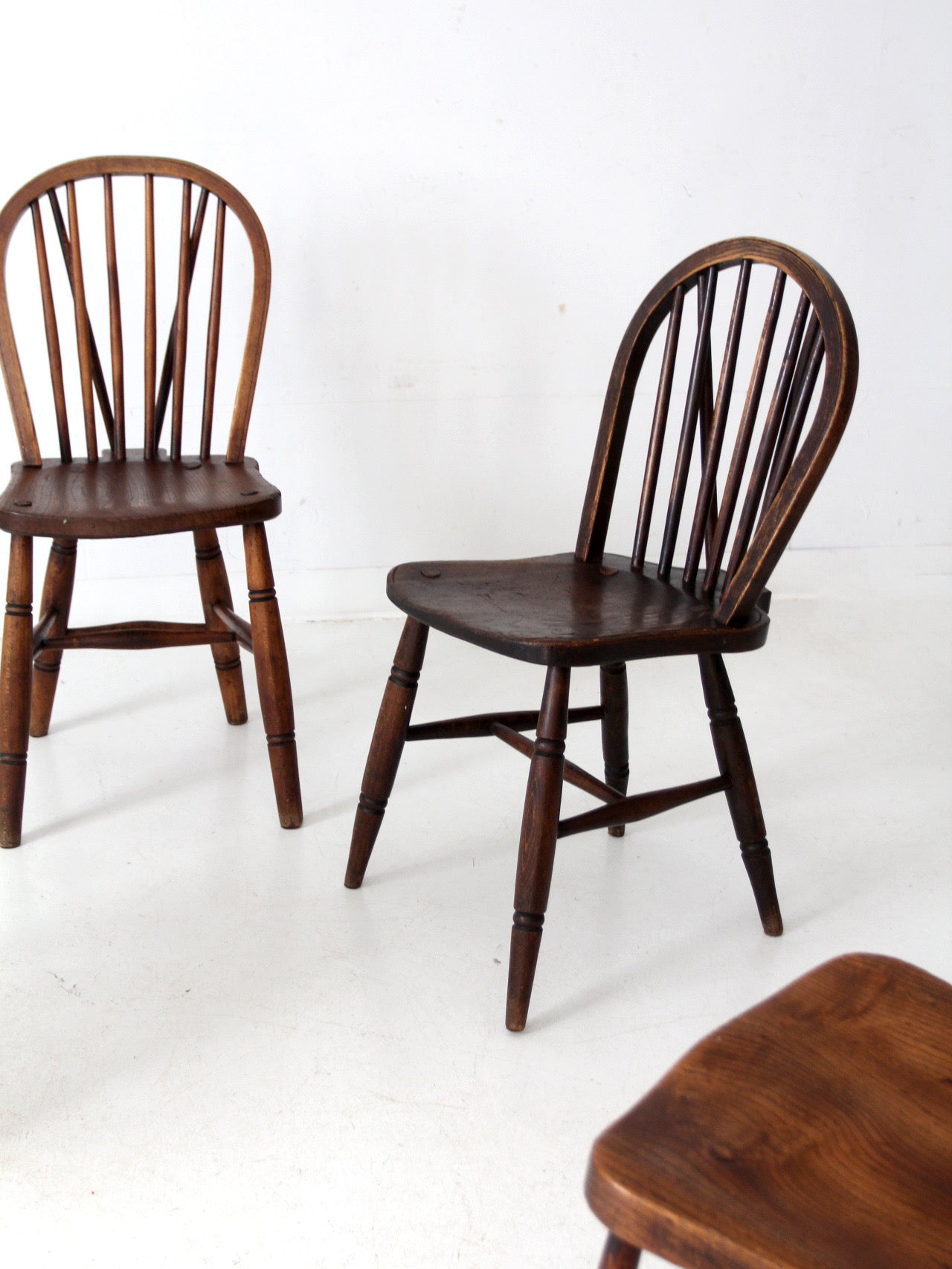 set of 4 antique Windsor brace-back dining chairs