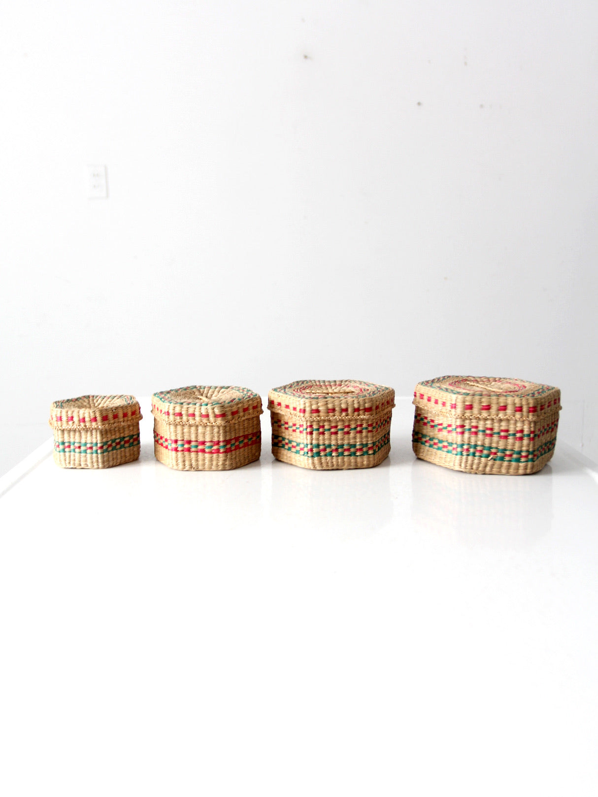 vintage sweetgrass nesting baskets set 4