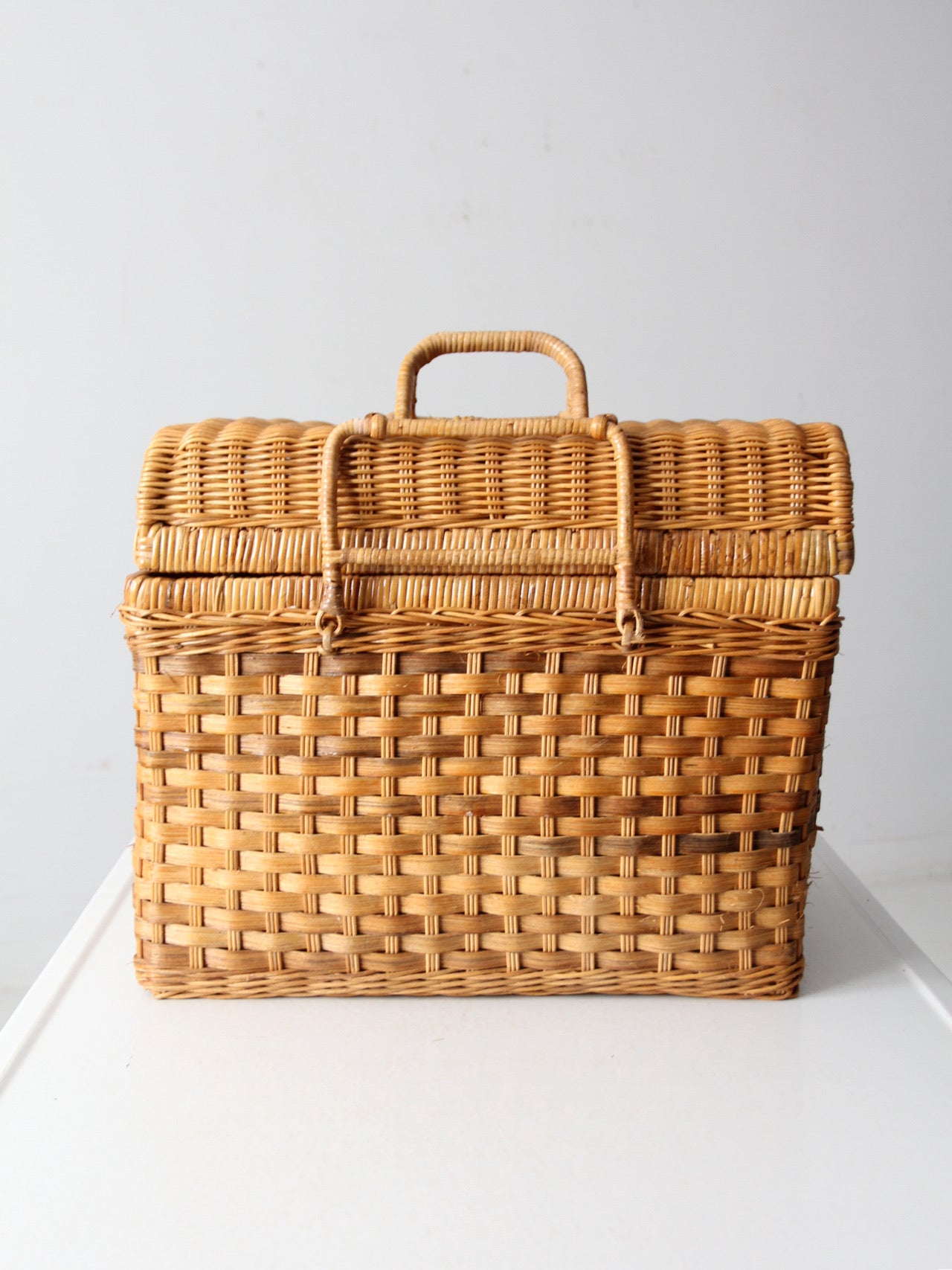 vintage woven picnic basket with lining