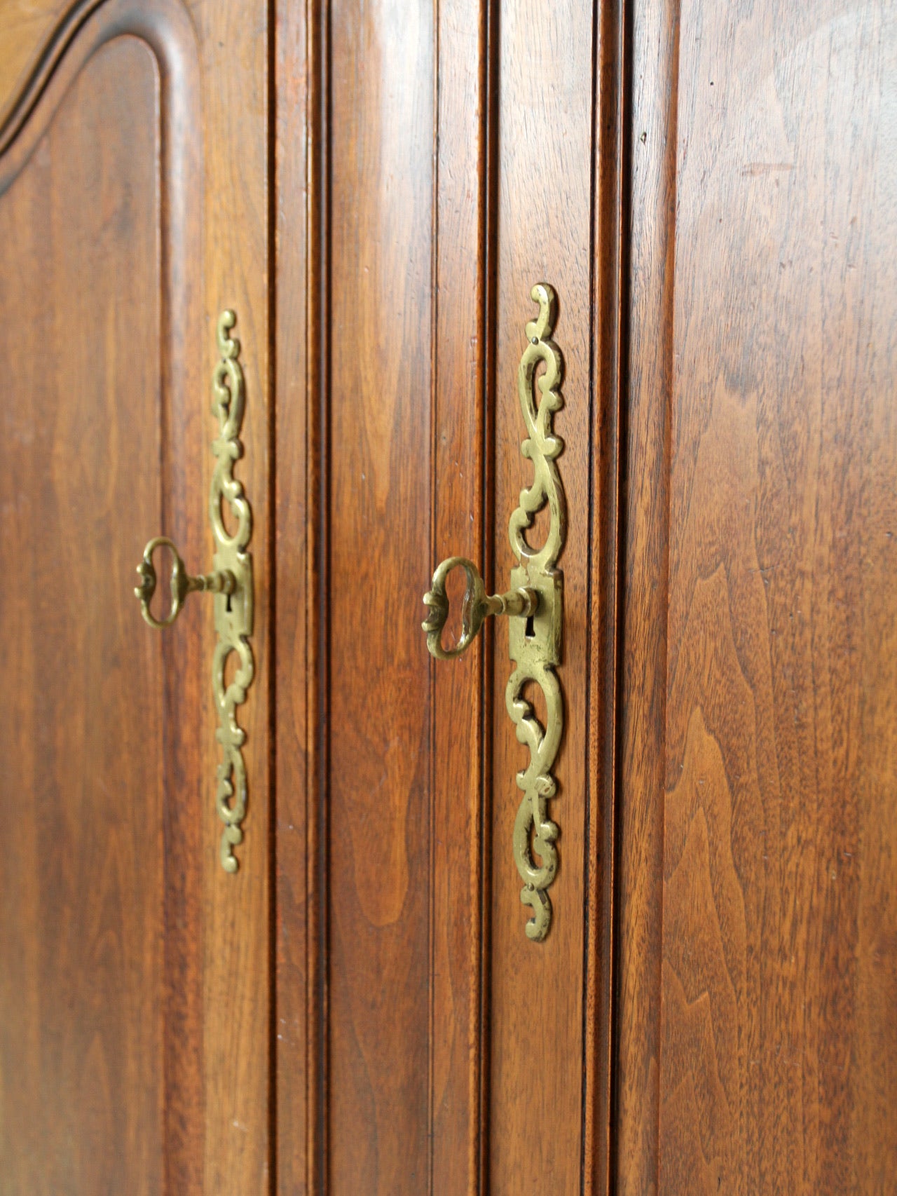 vintage French Louis XV Style cabinet with drawer interior