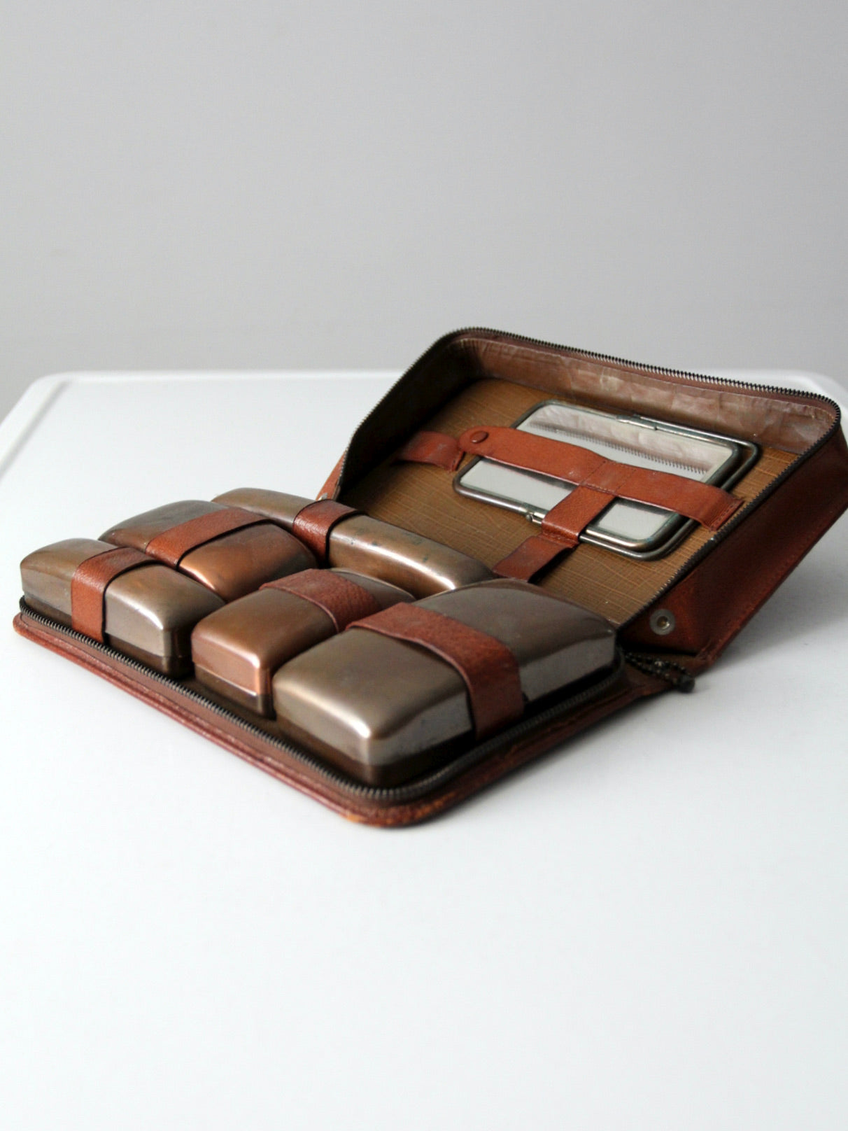 vintage Esquire dopp kit