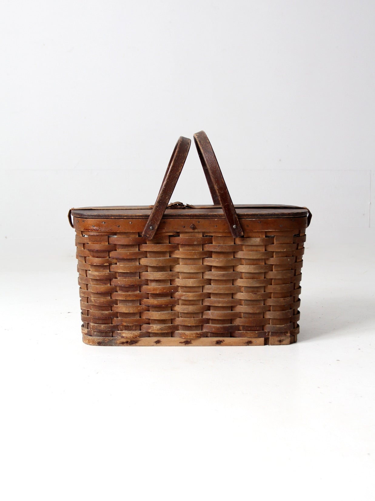 antique Hawkeye Basket insulated picnic basket