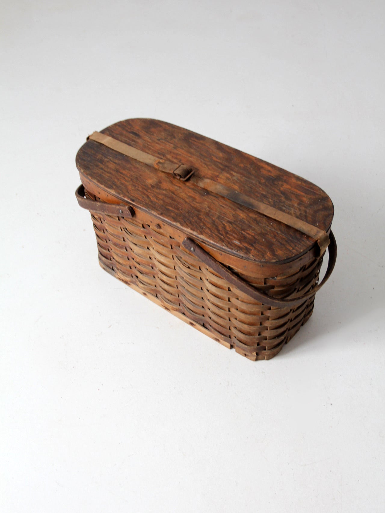 antique Hawkeye Basket insulated picnic basket