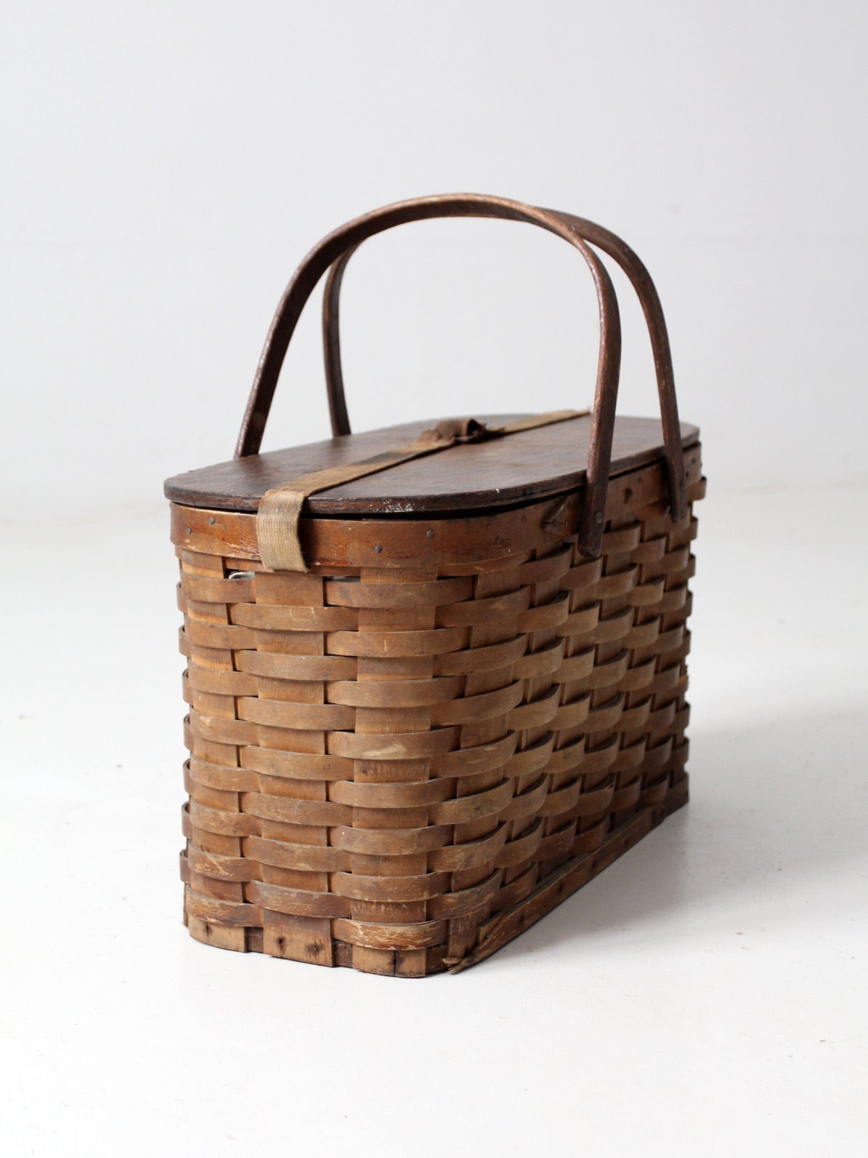 antique Hawkeye Basket insulated picnic basket