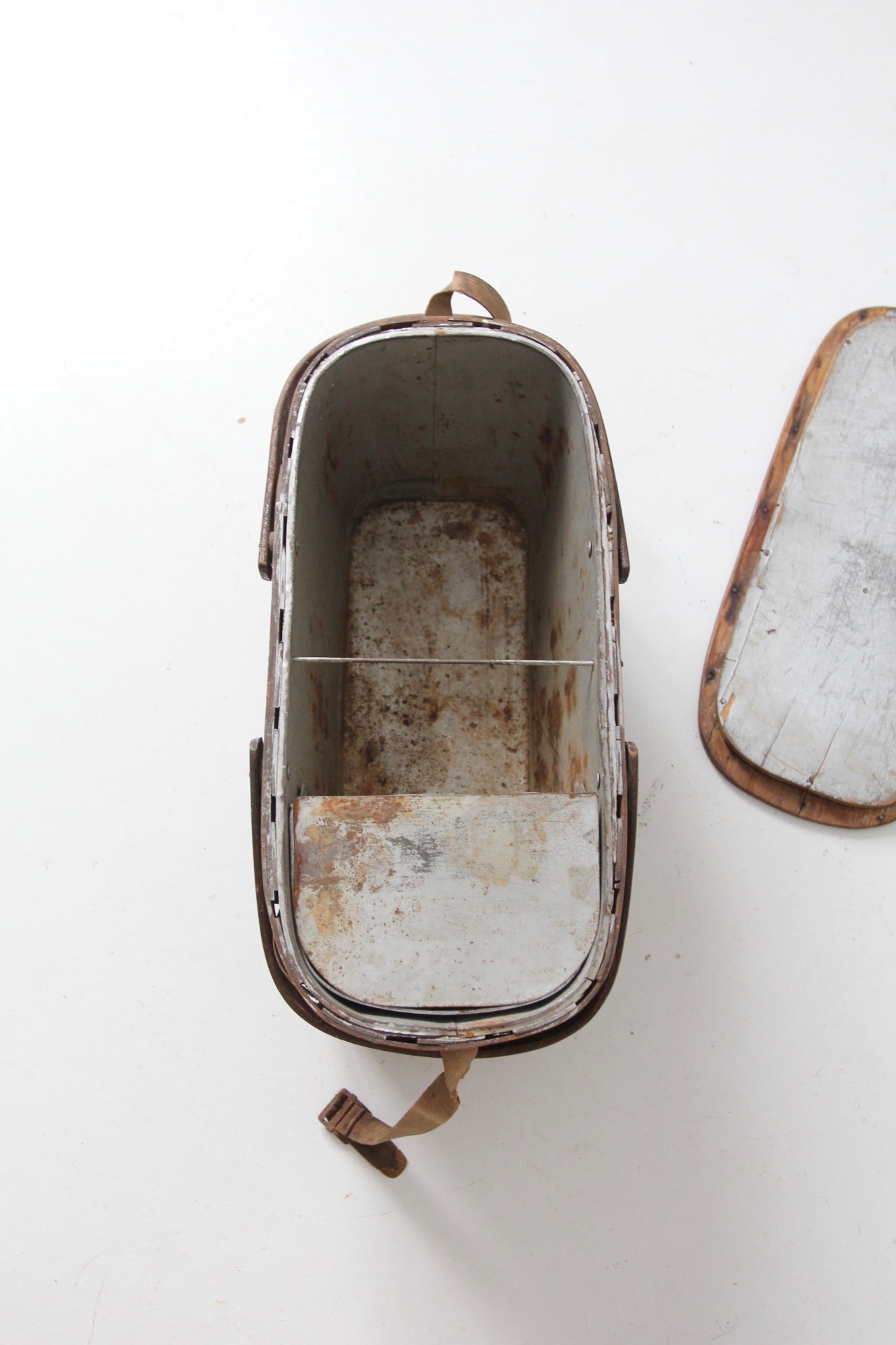 antique Hawkeye Basket insulated picnic basket