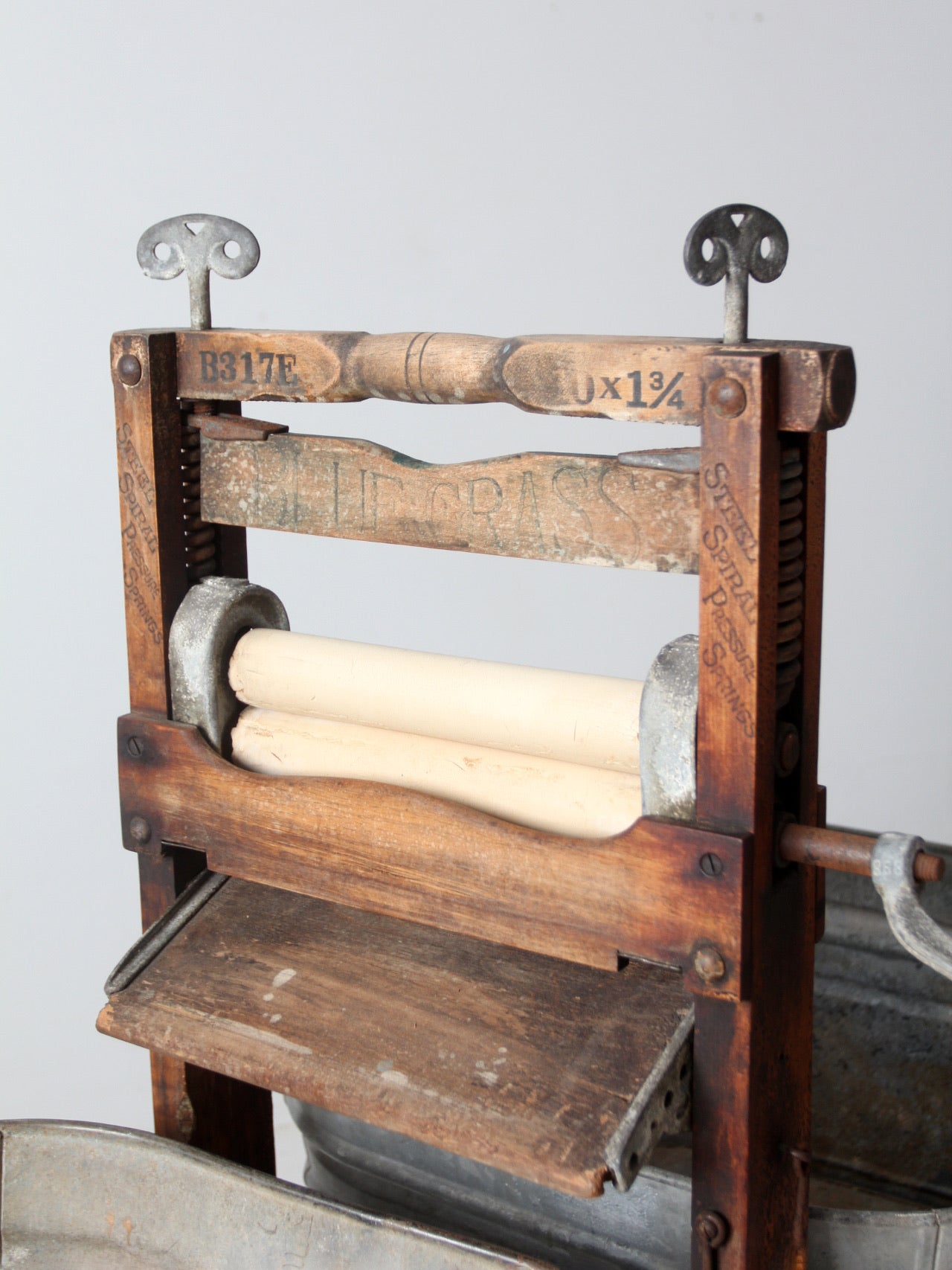 antique Belknap Bluegrass wringer washstand