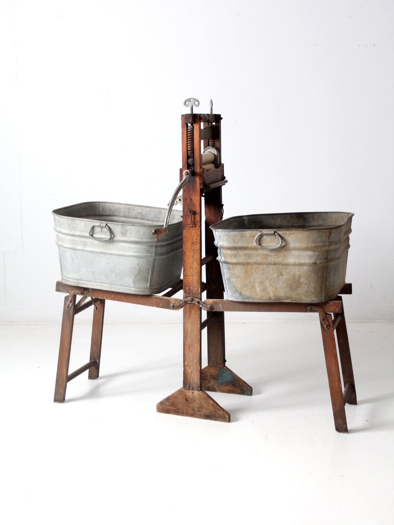 antique Belknap Bluegrass wringer washstand