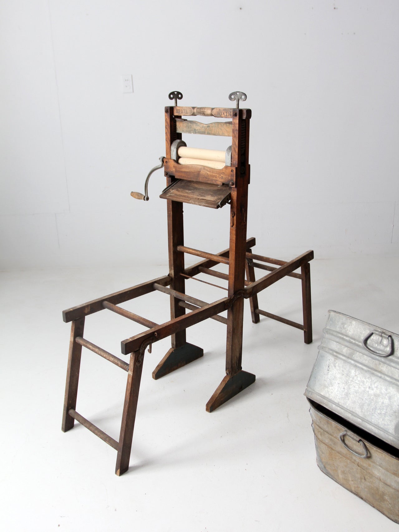 antique Belknap Bluegrass wringer washstand