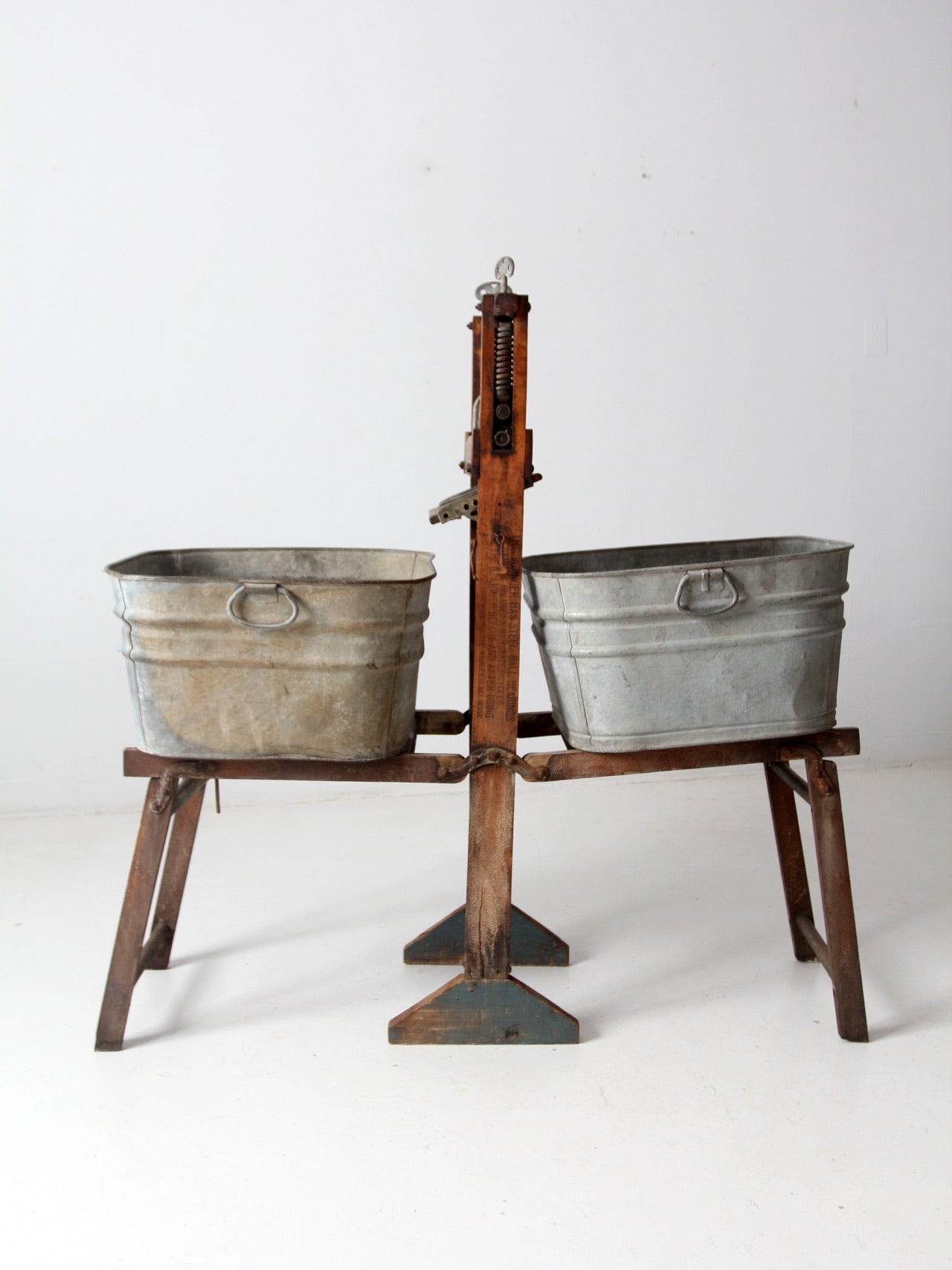 antique Belknap Bluegrass wringer washstand