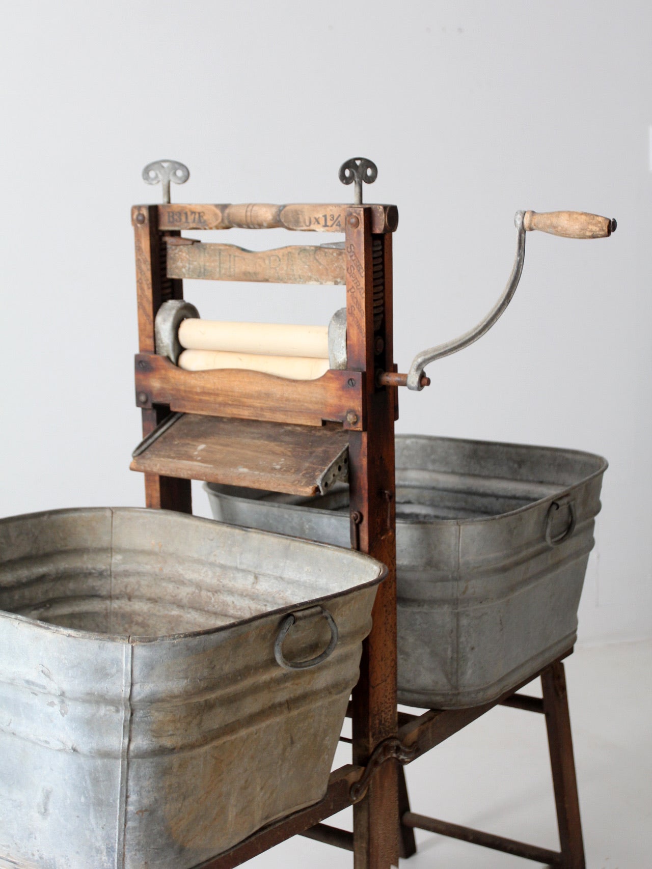 antique Belknap Bluegrass wringer washstand