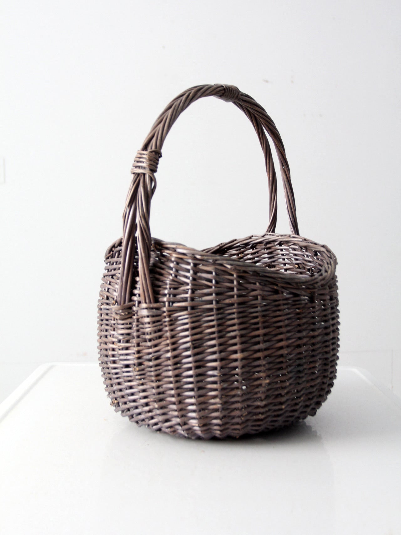 vintage handle basket