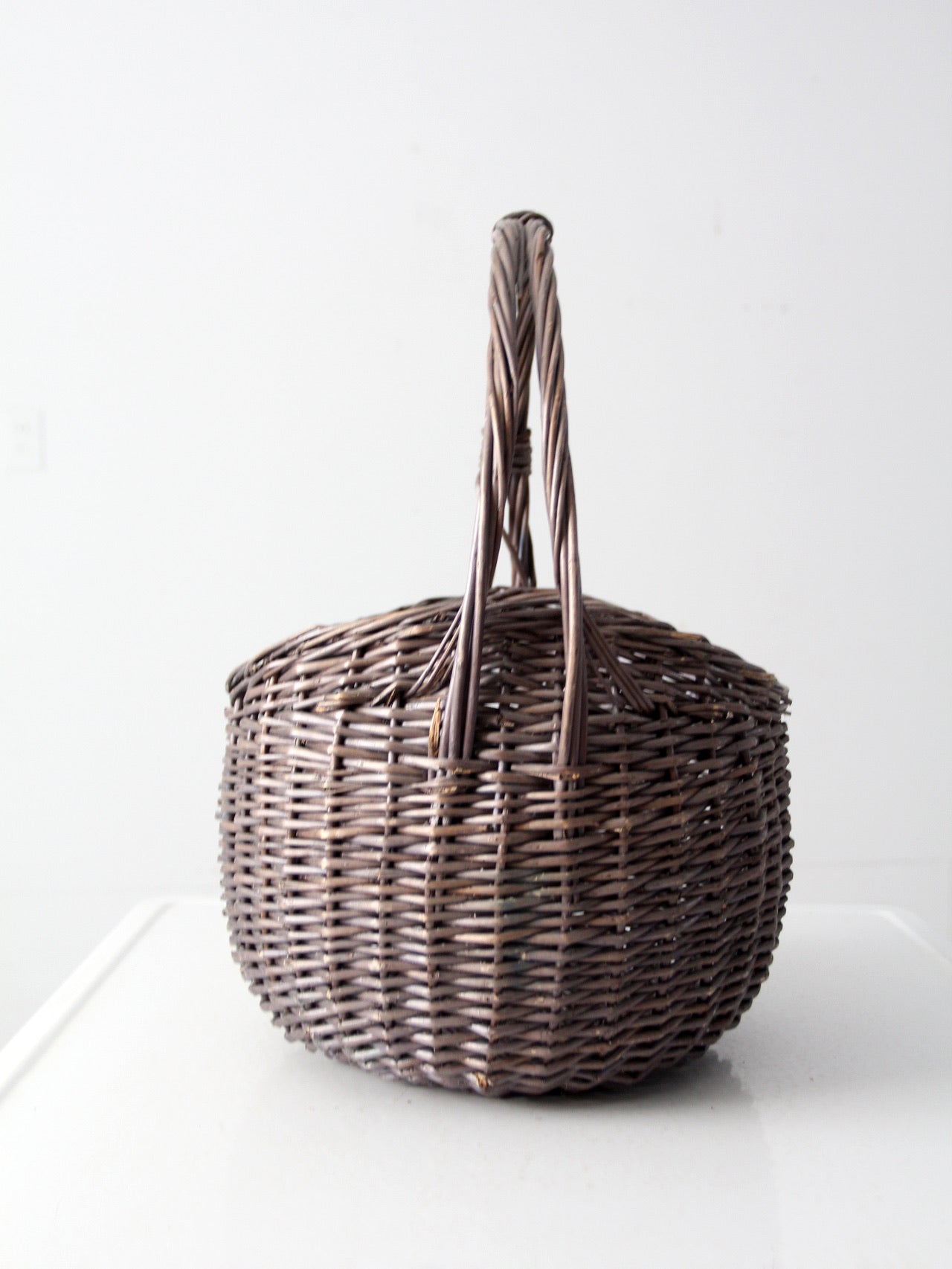 vintage handle basket