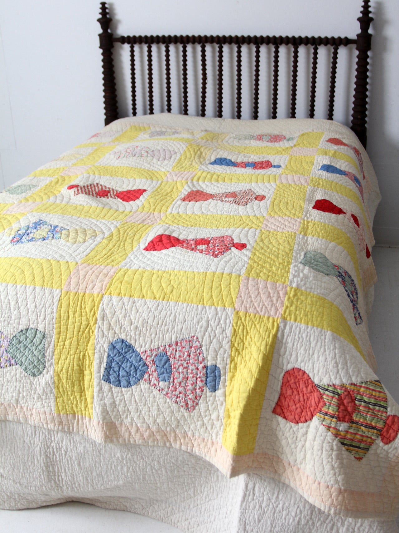 vintage Sunbonnet Sue quilt