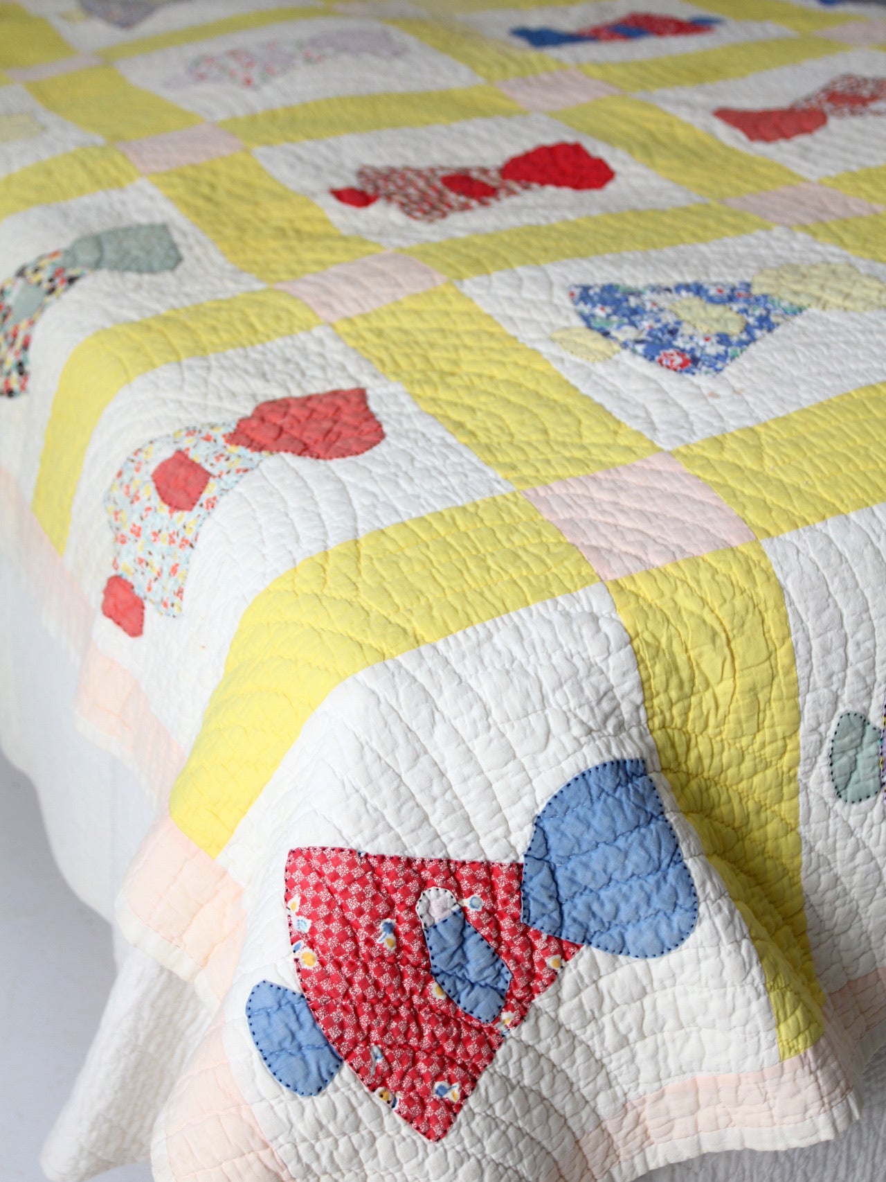 vintage Sunbonnet Sue quilt