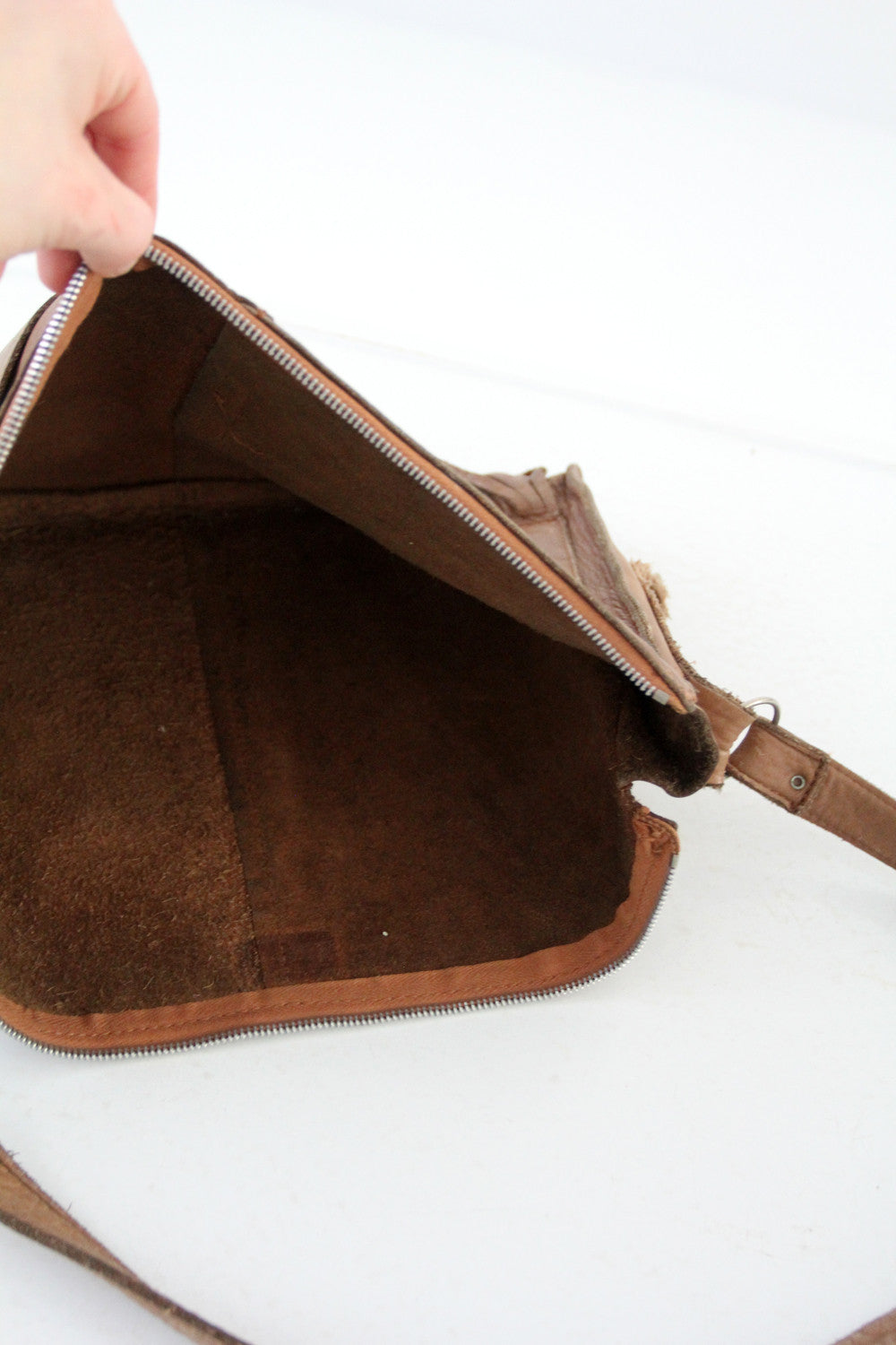 1970s brown leather fringe shoulder bag