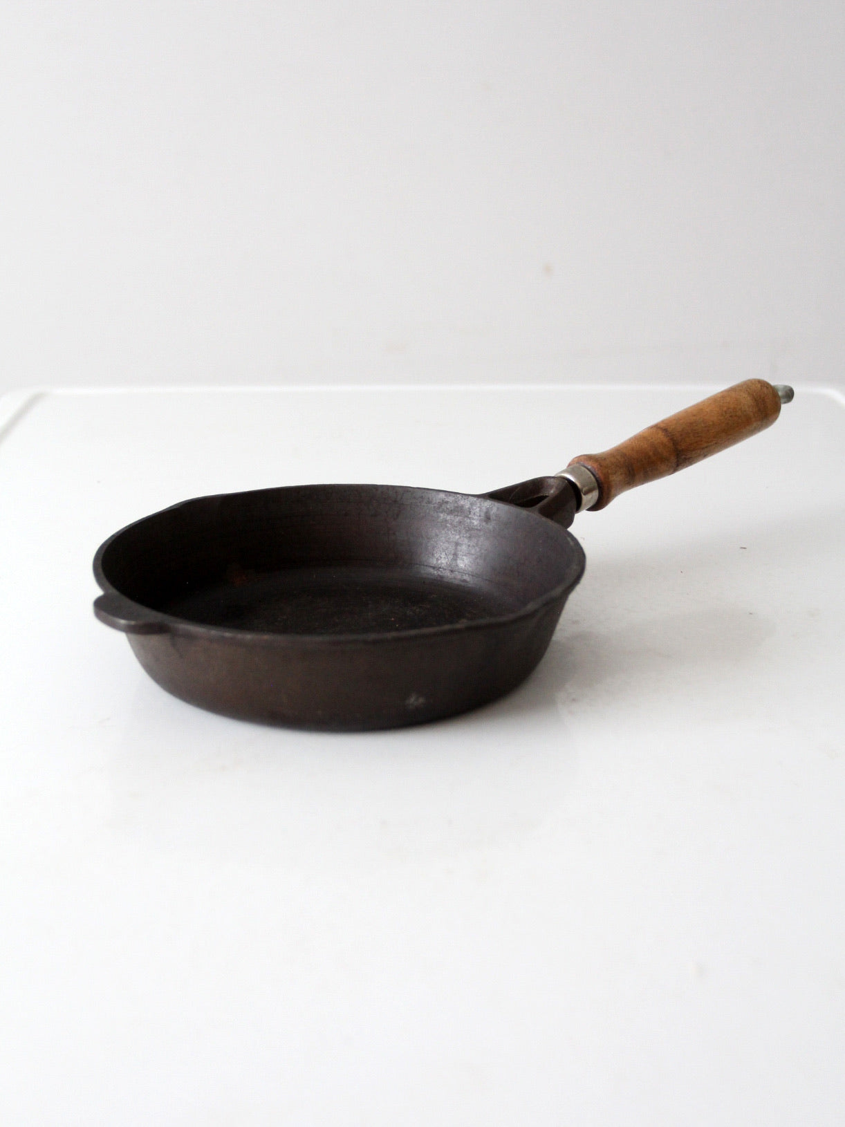 vintage cast iron pan