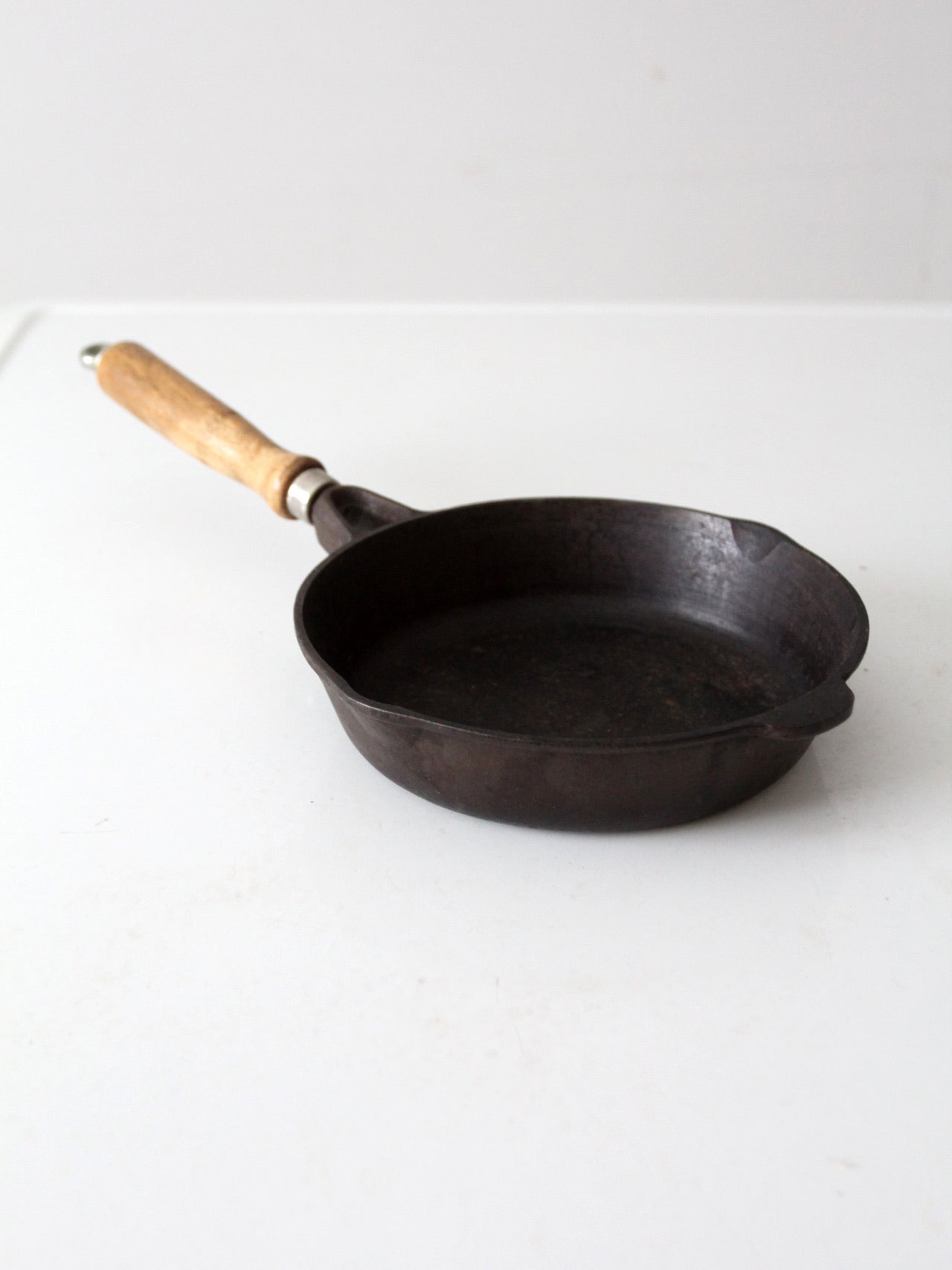 vintage cast iron pan