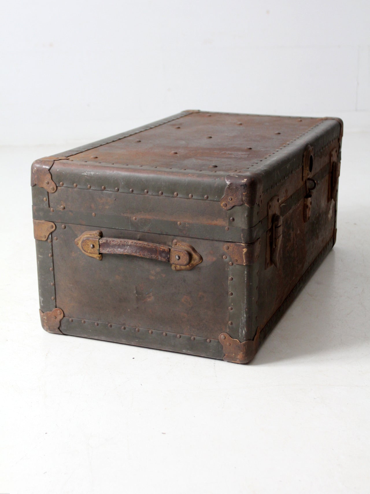 antique industrial metal trunk locker – 86 Vintage