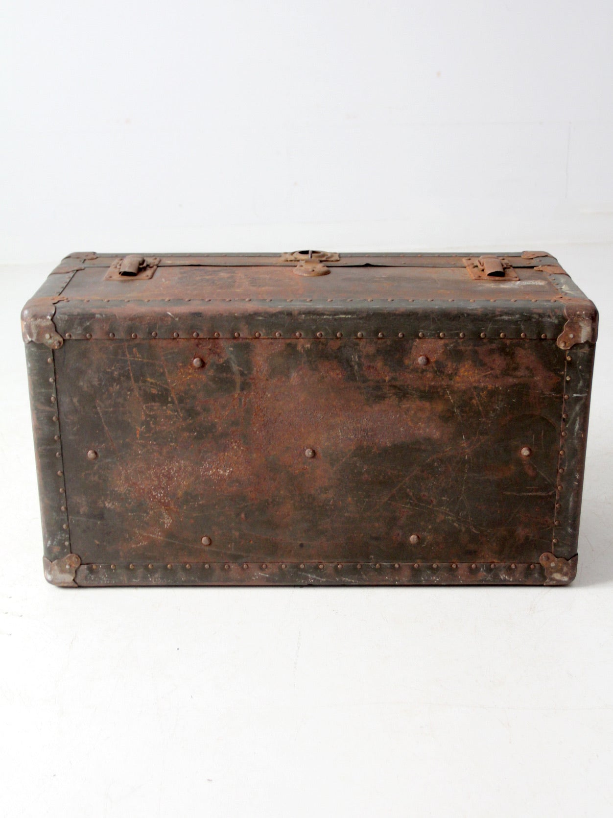 antique industrial metal trunk locker – 86 Vintage
