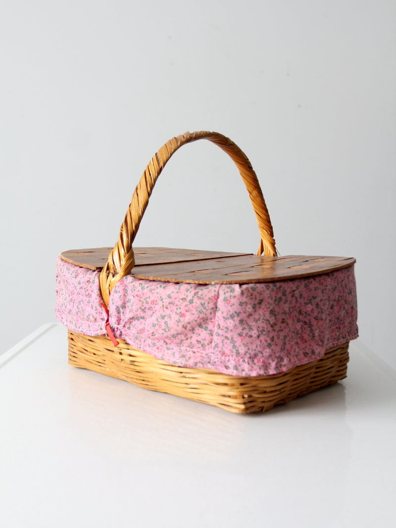 vintage picnic basket with removable floral