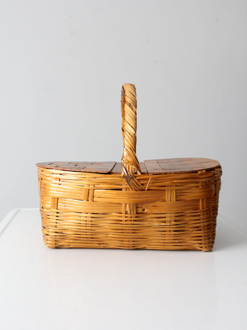 vintage picnic basket with removable floral