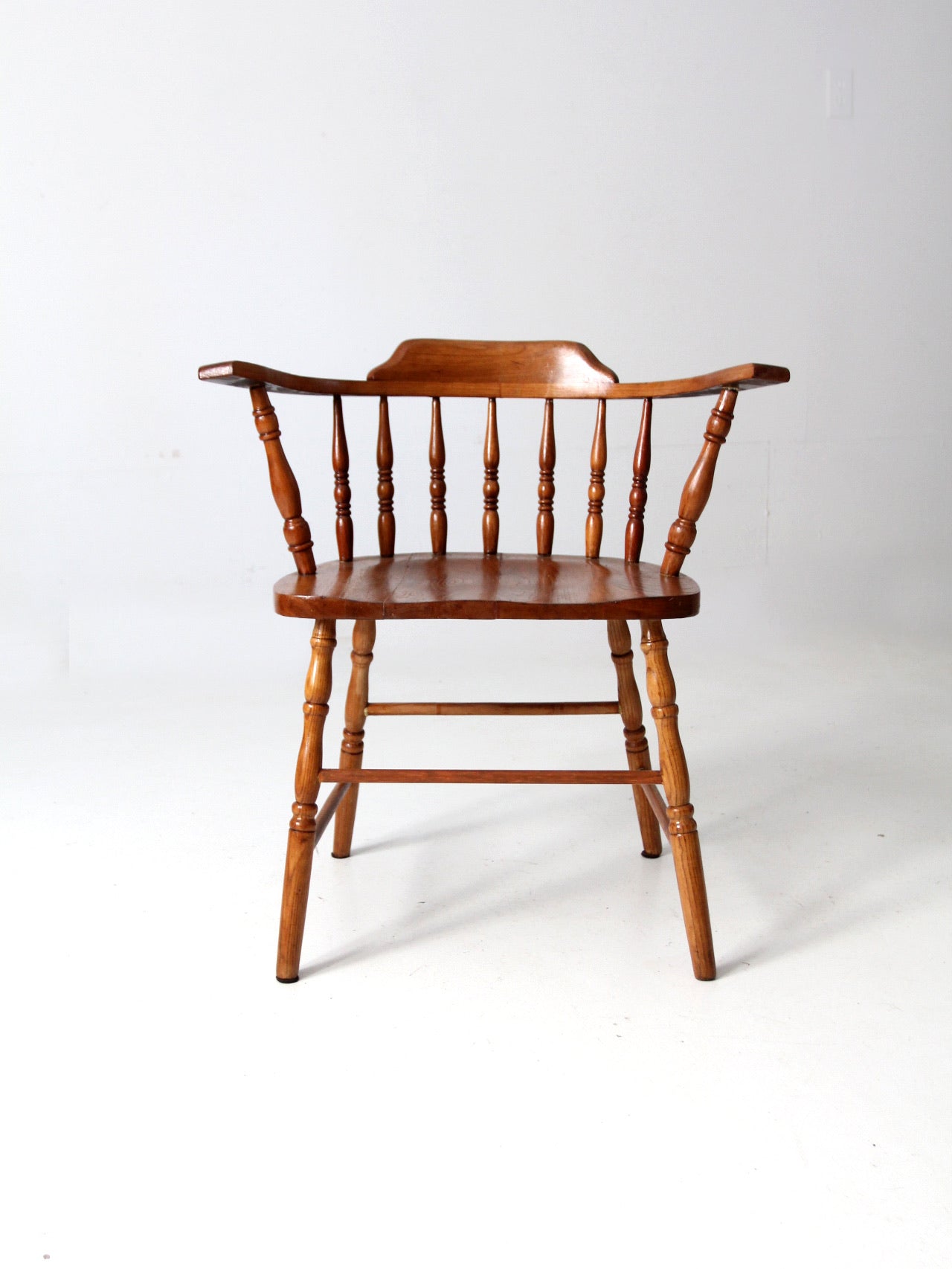 antique low back Windsor arm chair – 86 Vintage