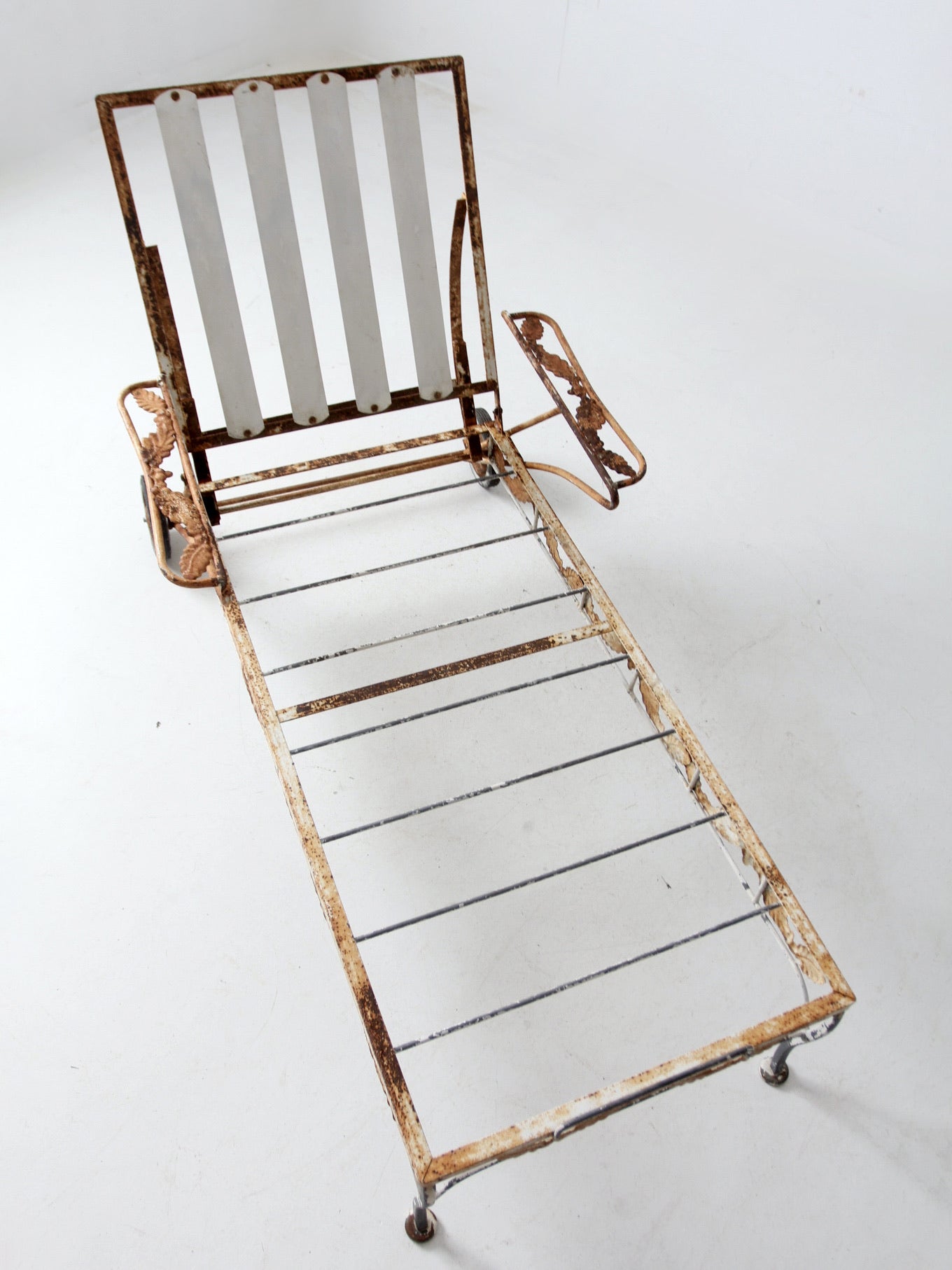 wrought iron pool lounge chairs