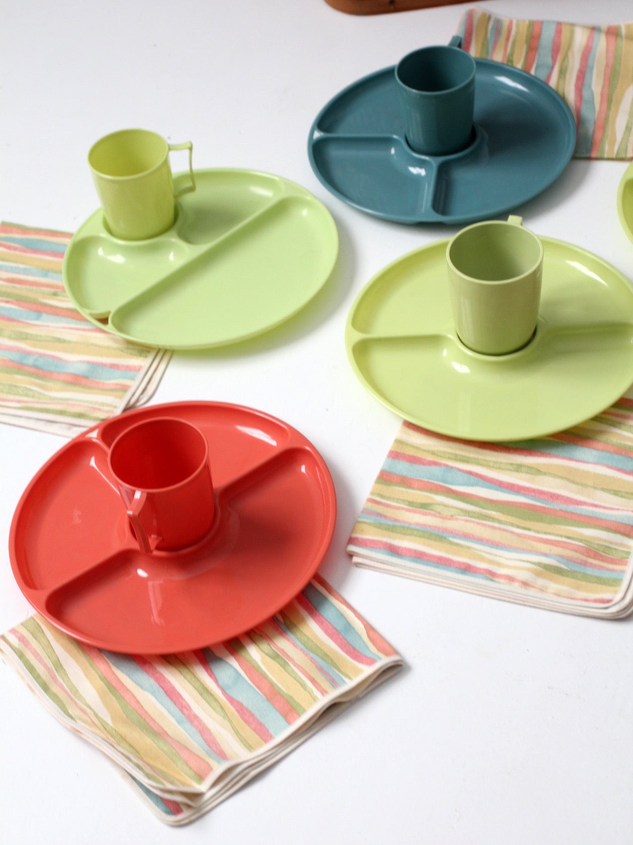 mid-century Redmon picnic basket set