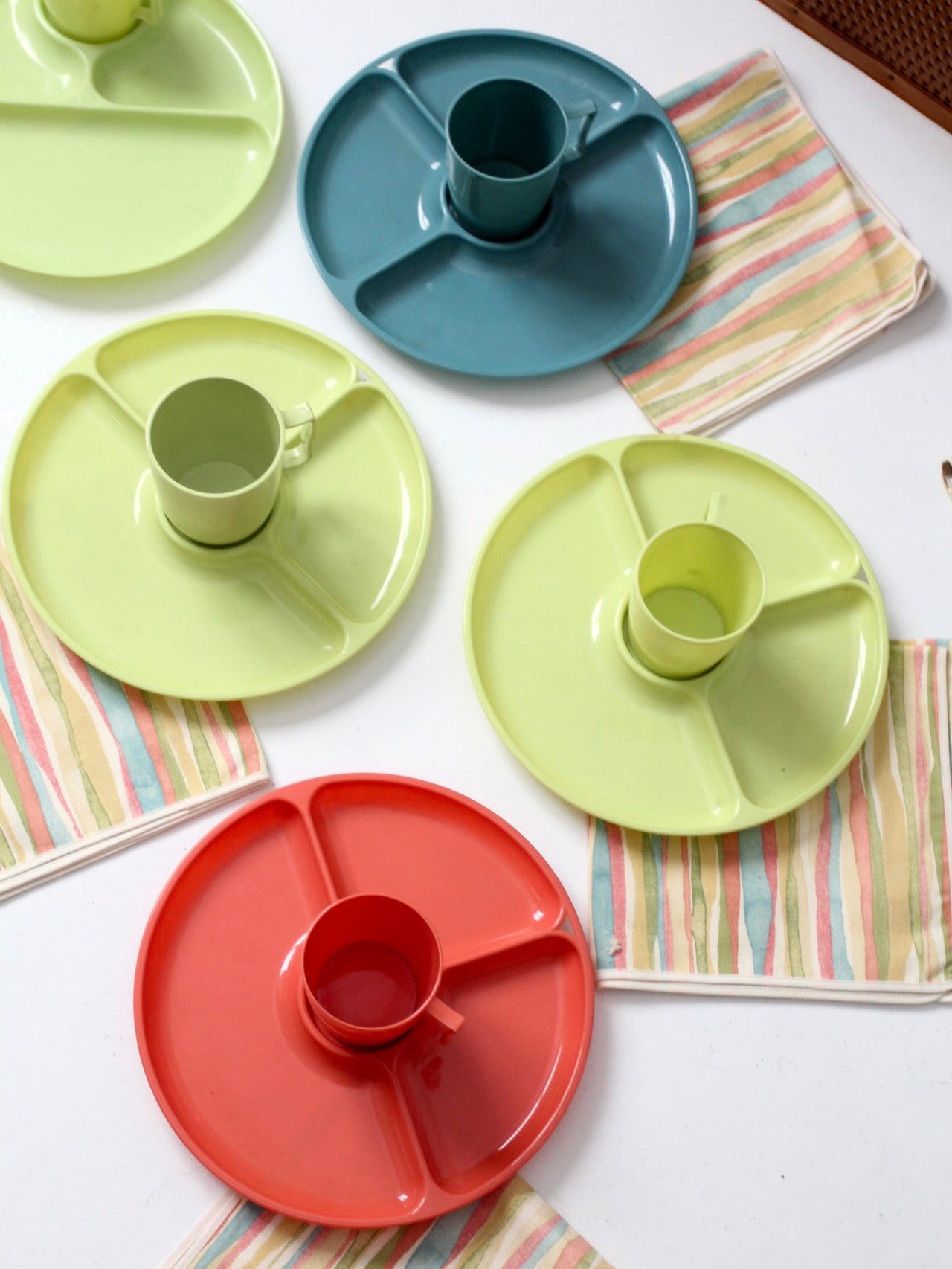 mid-century Redmon picnic basket set